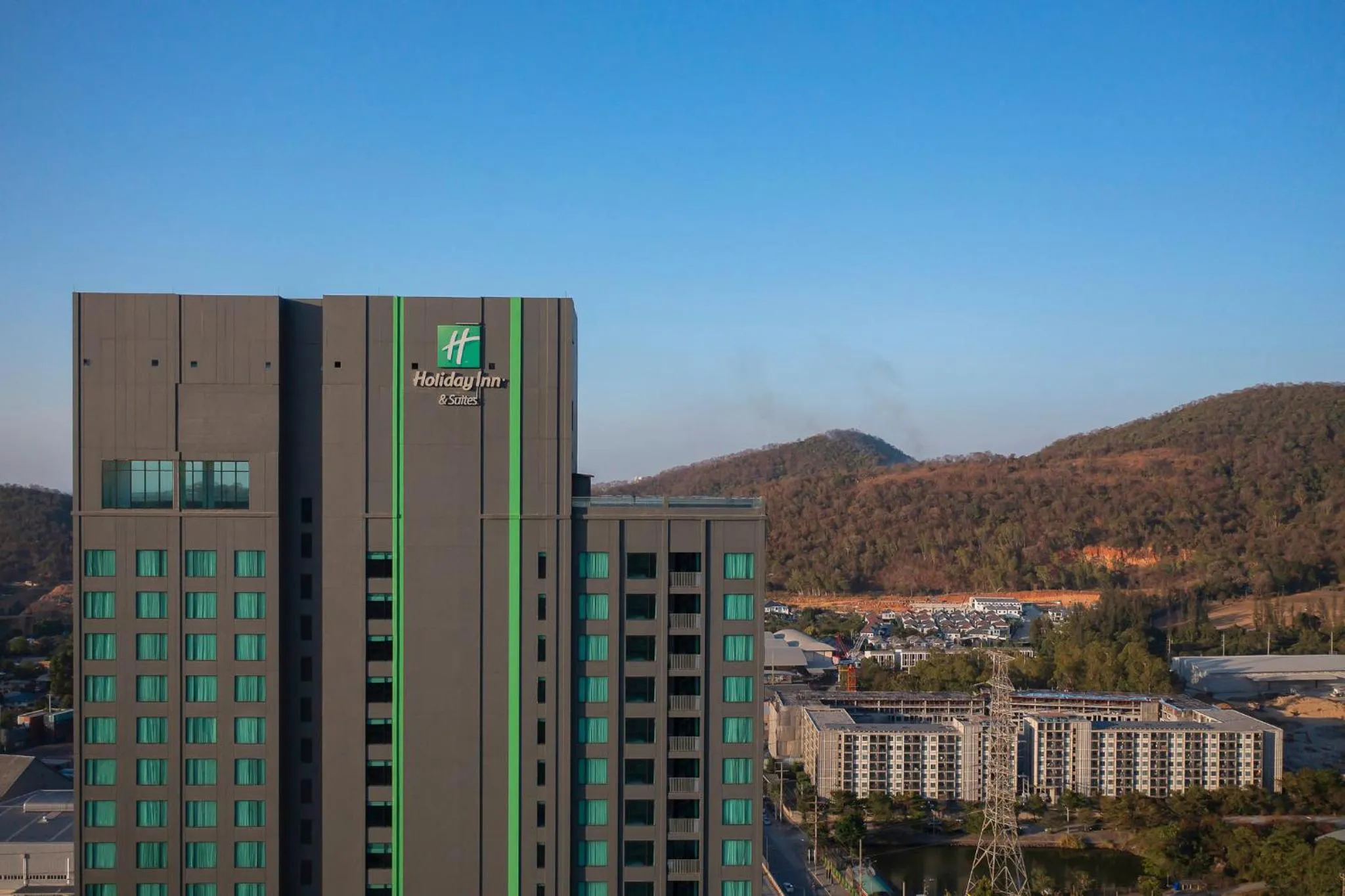 Property building in Holiday Inn & Suites Siracha Laemchabang by IHG