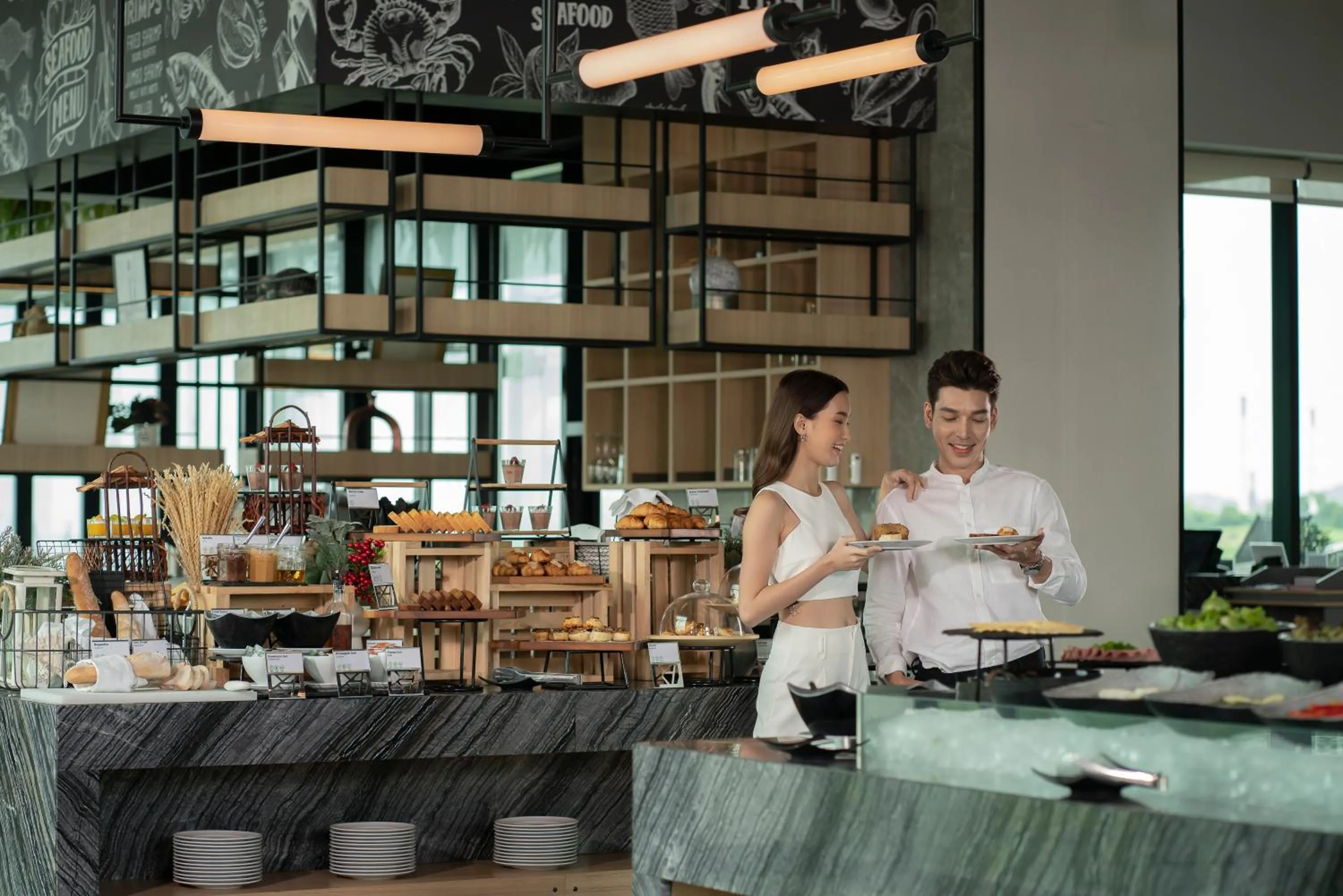 Restaurant/places to eat in Holiday Inn & Suites Siracha Laemchabang by IHG