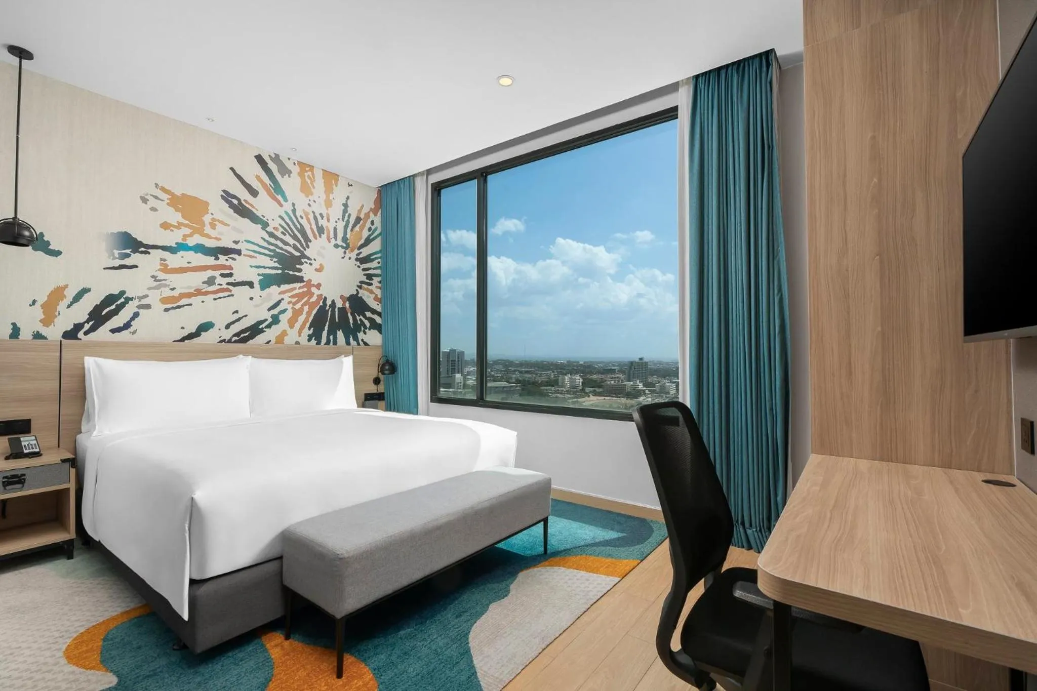 Photo of the whole room, Bed in Holiday Inn & Suites Siracha Laemchabang by IHG