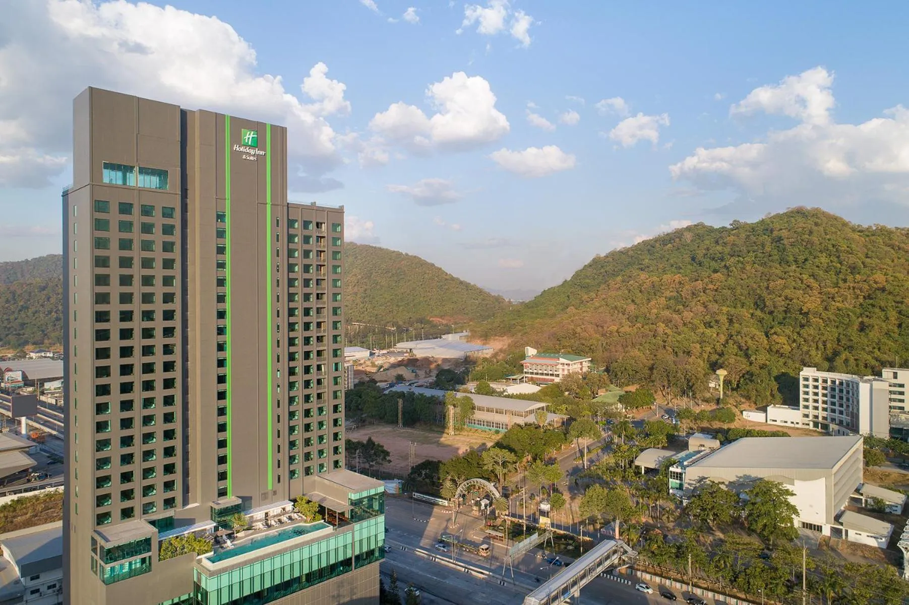 Property building in Holiday Inn & Suites Siracha Laemchabang by IHG