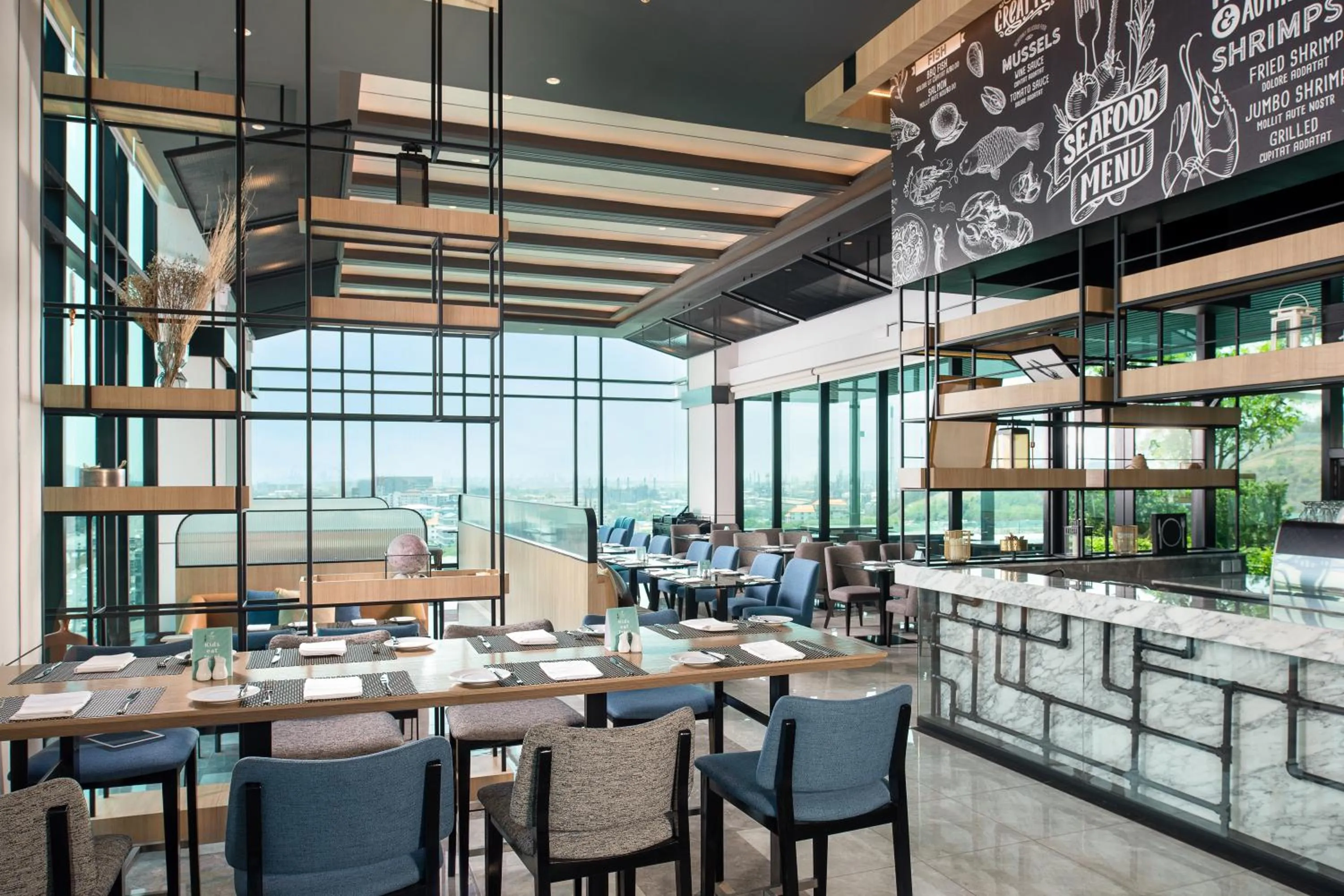 Restaurant/places to eat in Holiday Inn & Suites Siracha Laemchabang by IHG