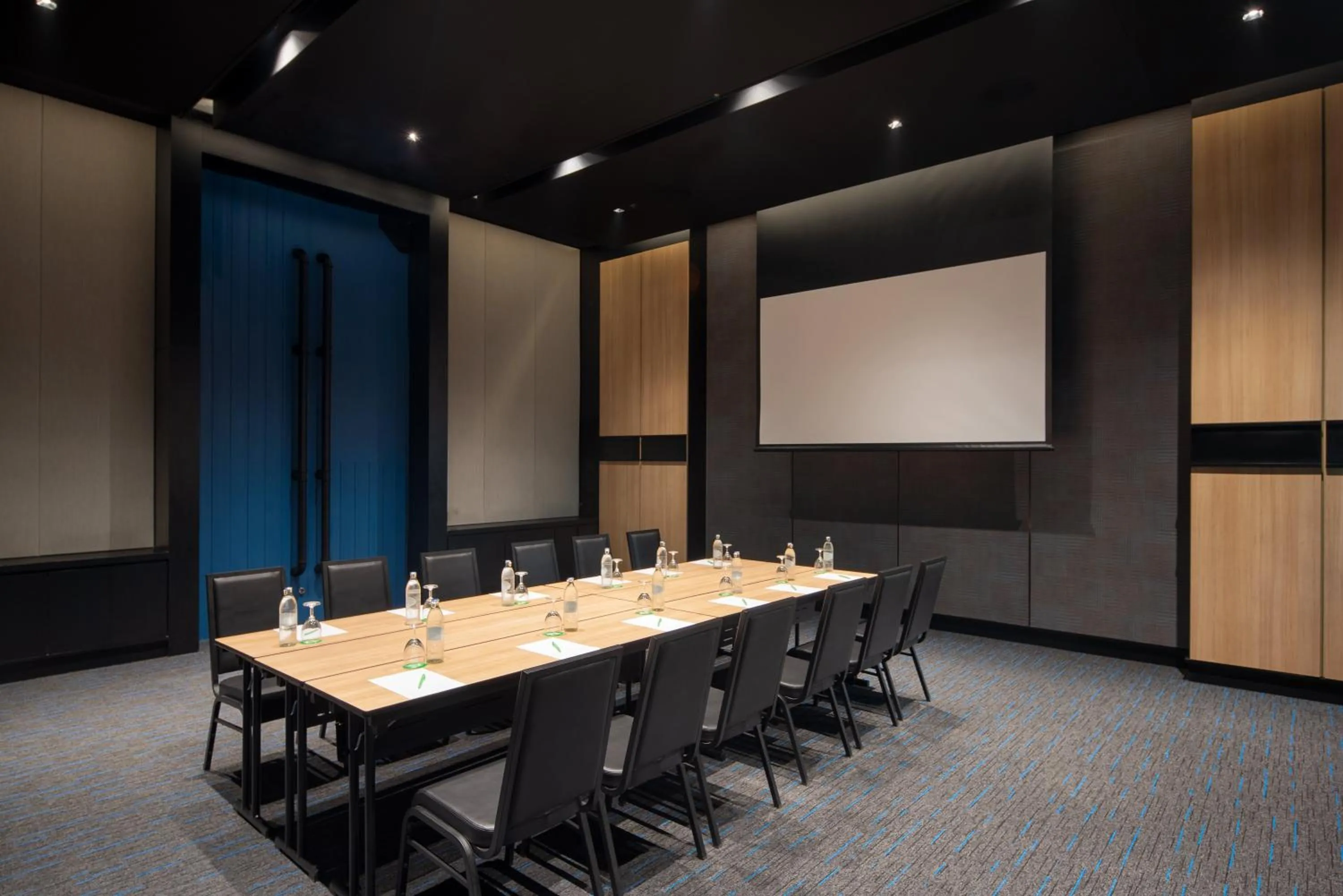 Meeting/conference room in Holiday Inn & Suites Siracha Laemchabang by IHG
