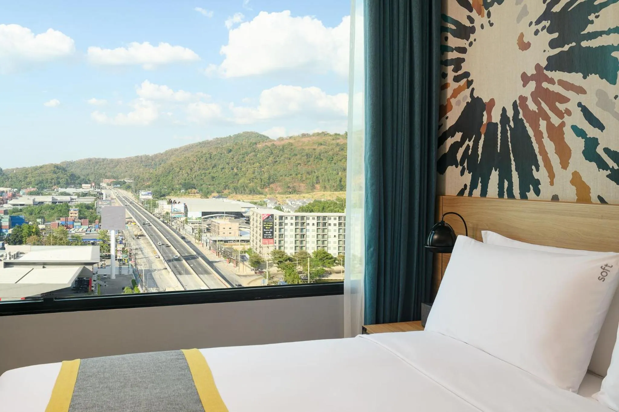 City view, Bed in Holiday Inn & Suites Siracha Laemchabang by IHG