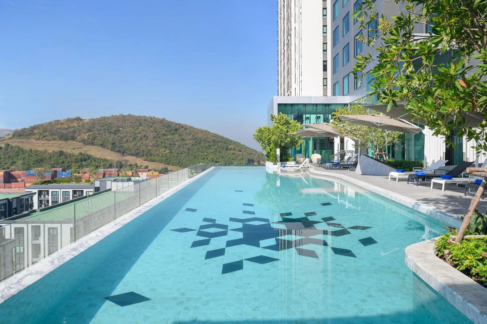 Property building in Holiday Inn & Suites Siracha Laemchabang by IHG