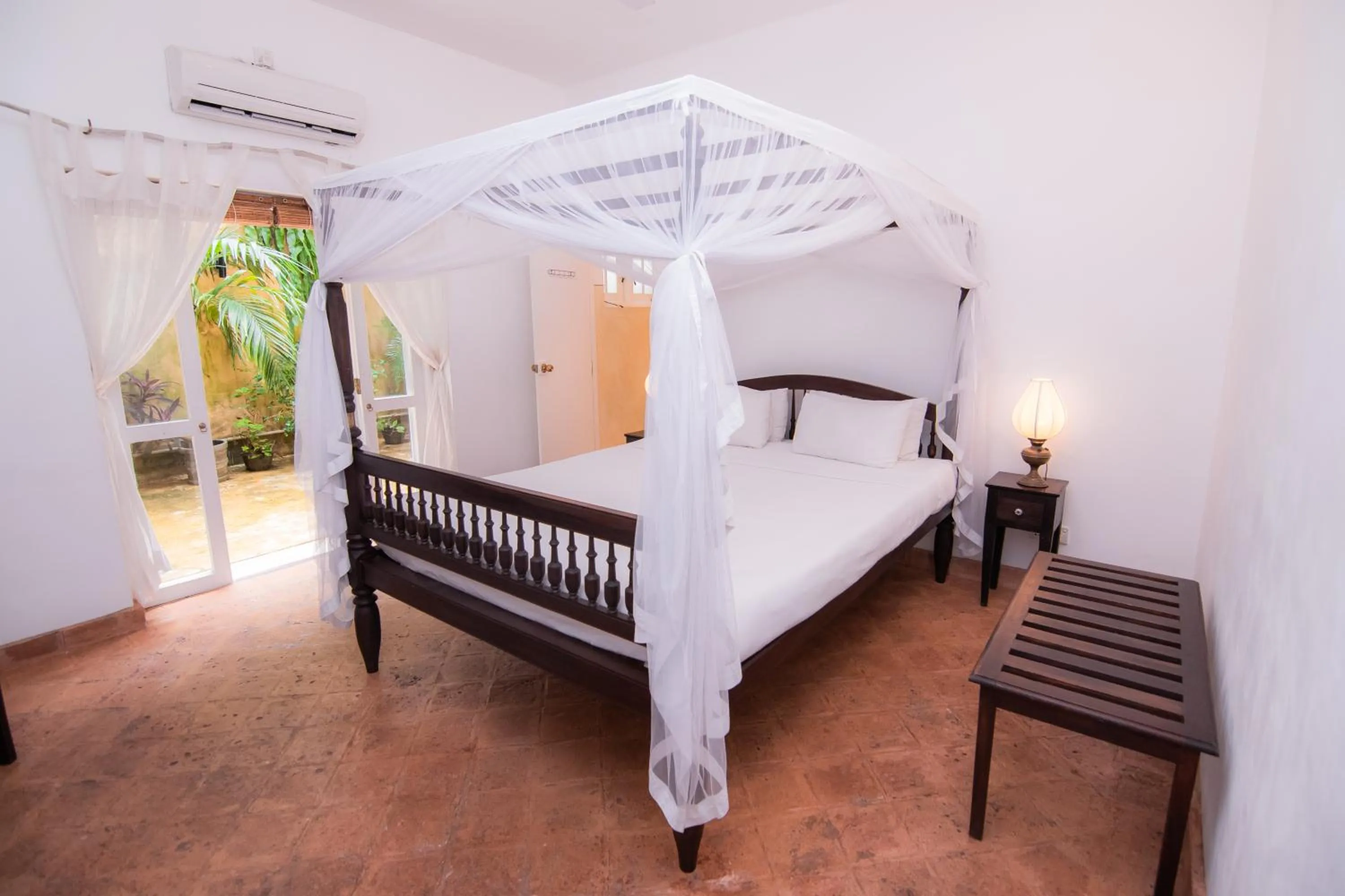 Photo of the whole room, Bed in Mango House - Galle Fort