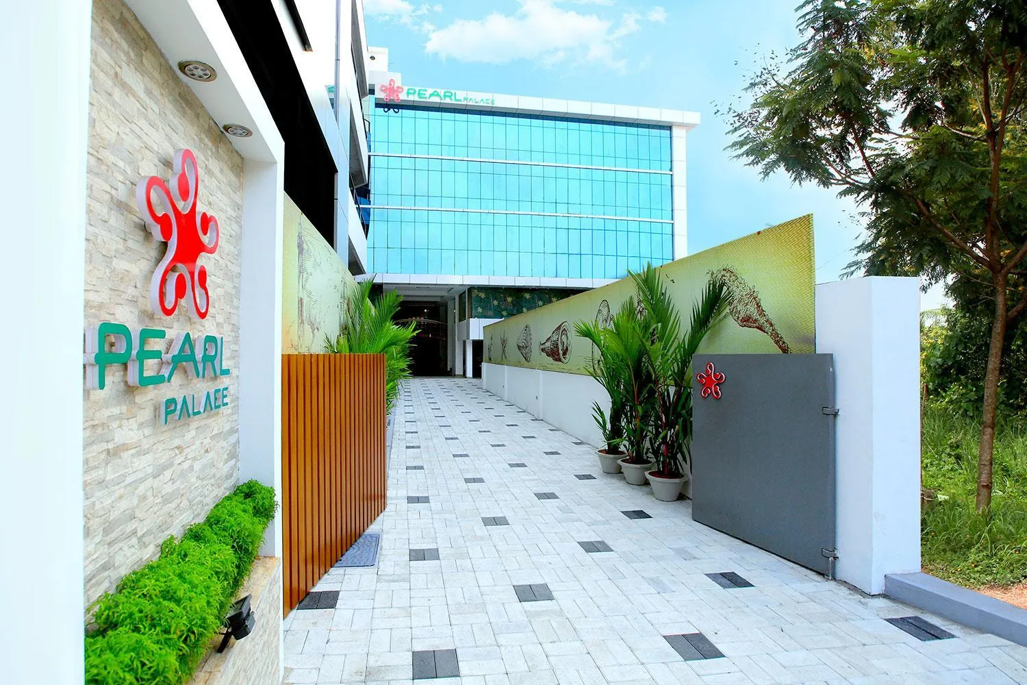 Property building in Hotel Pearl Palace