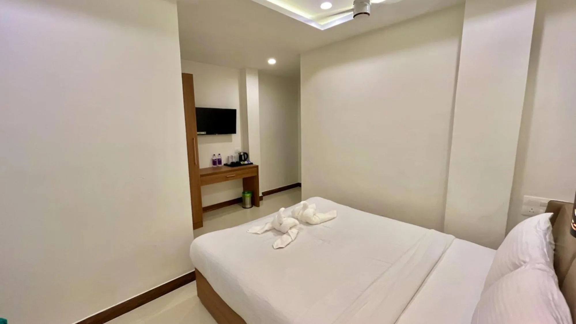 Bedroom, Bed in Hotel Pearl Palace