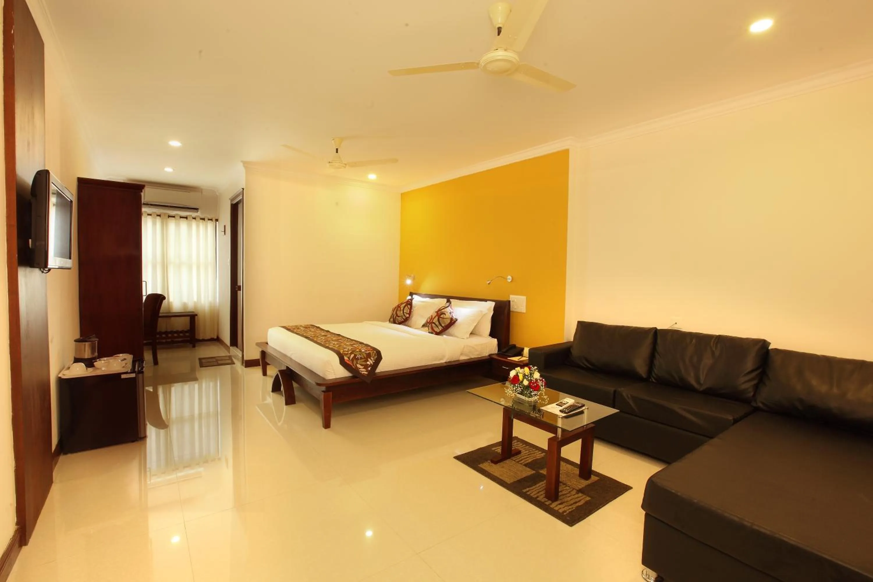 Day, Bed in Hotel Pearl Palace