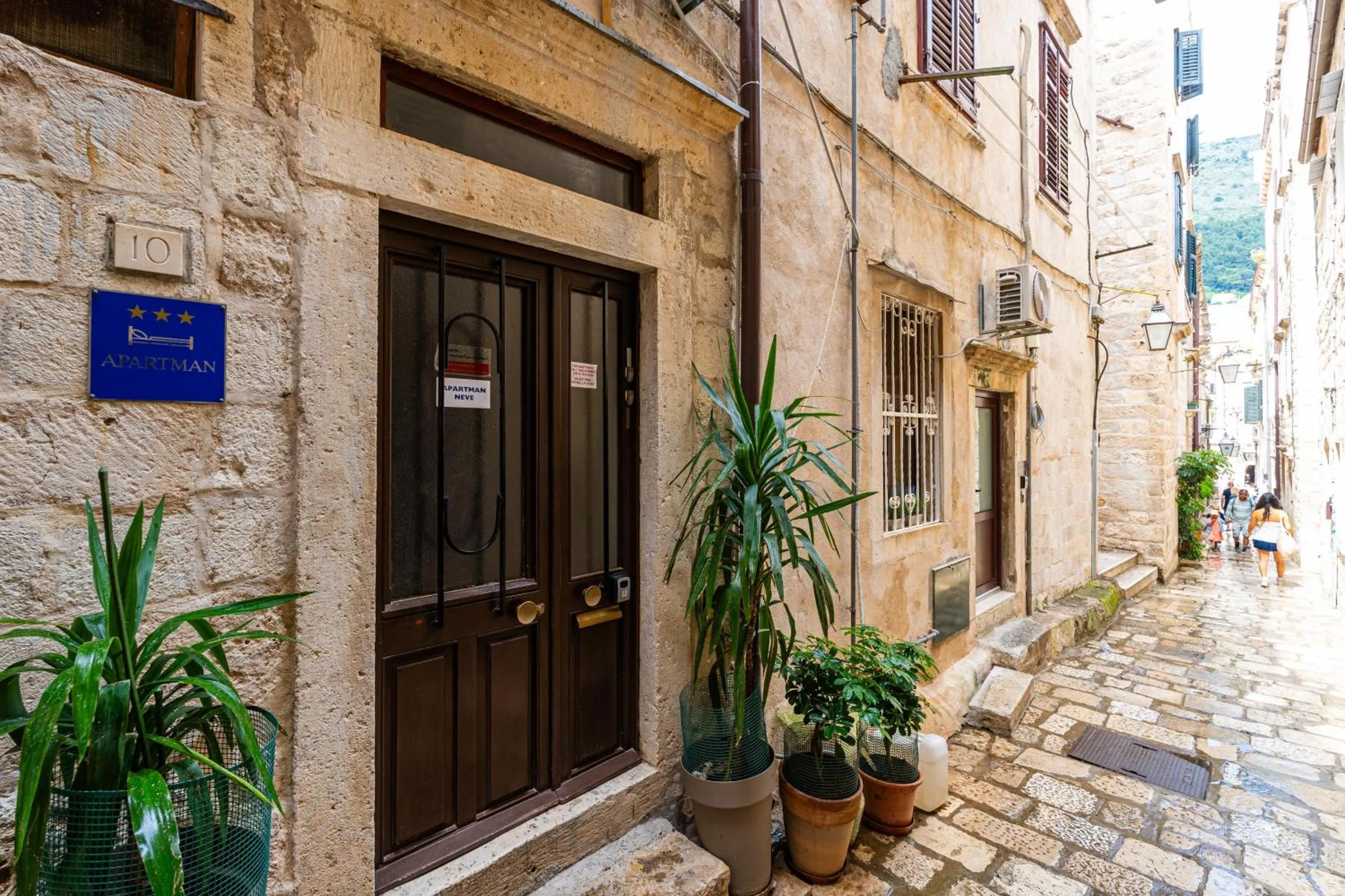 Apartman Neve