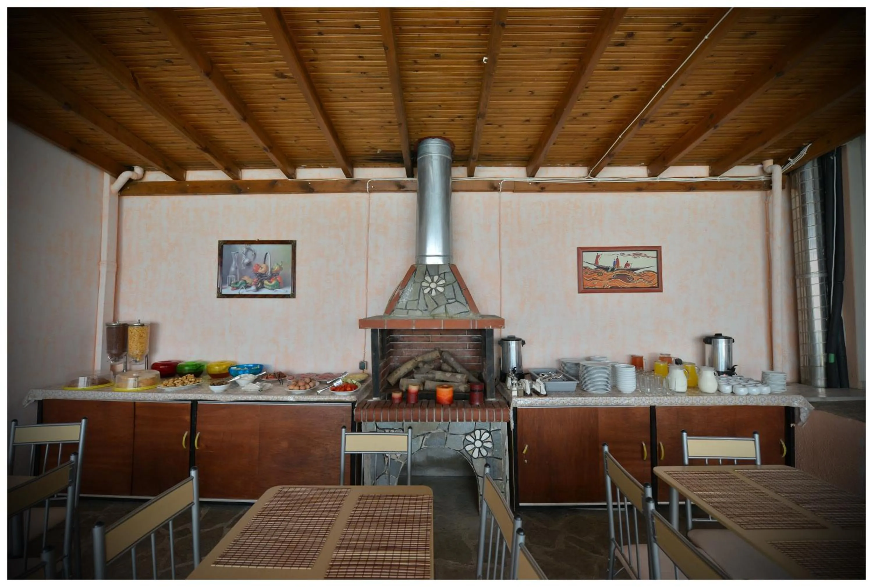 Restaurant/places to eat in Anna Christina Apartments