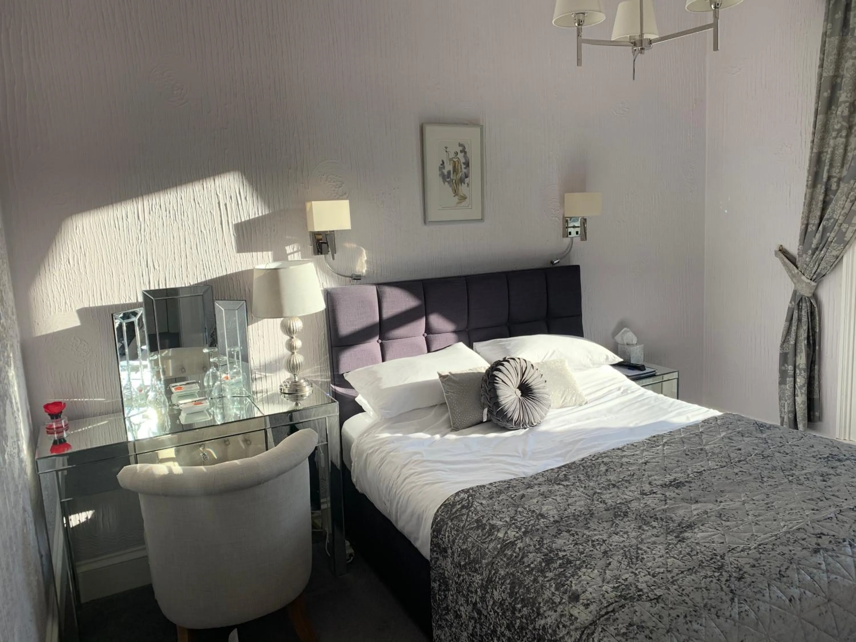 Bedroom, Bed in Ashburn House