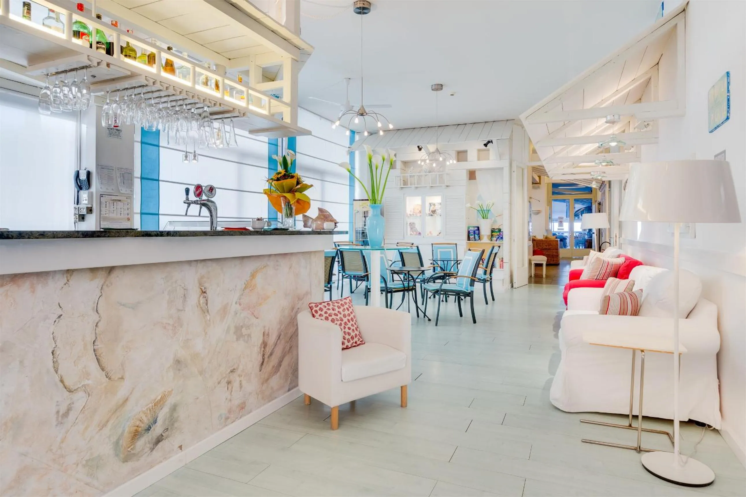 Lounge or bar in Hotel Manila