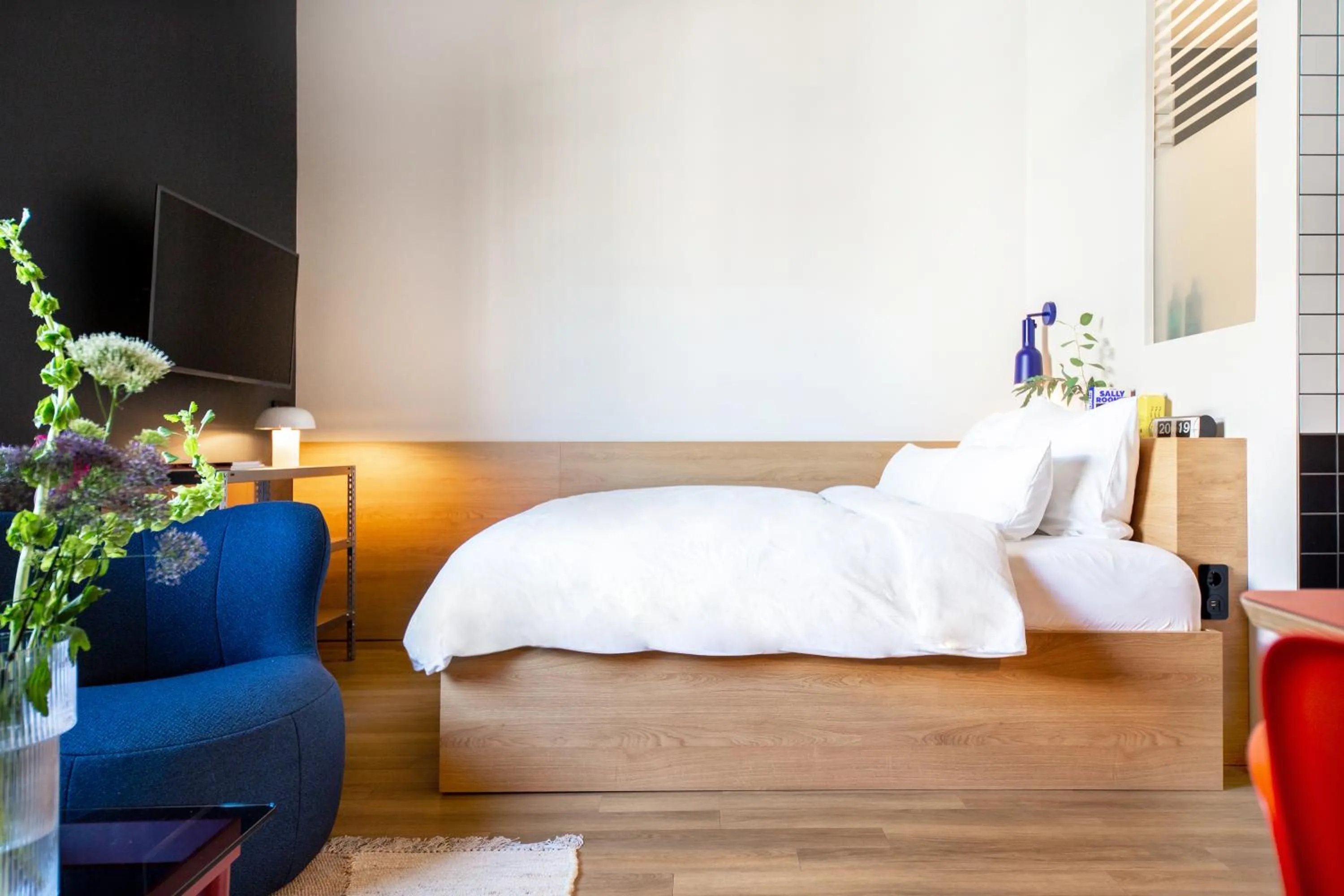 Bed in STAYERY Bielefeld Hauptbahnhof