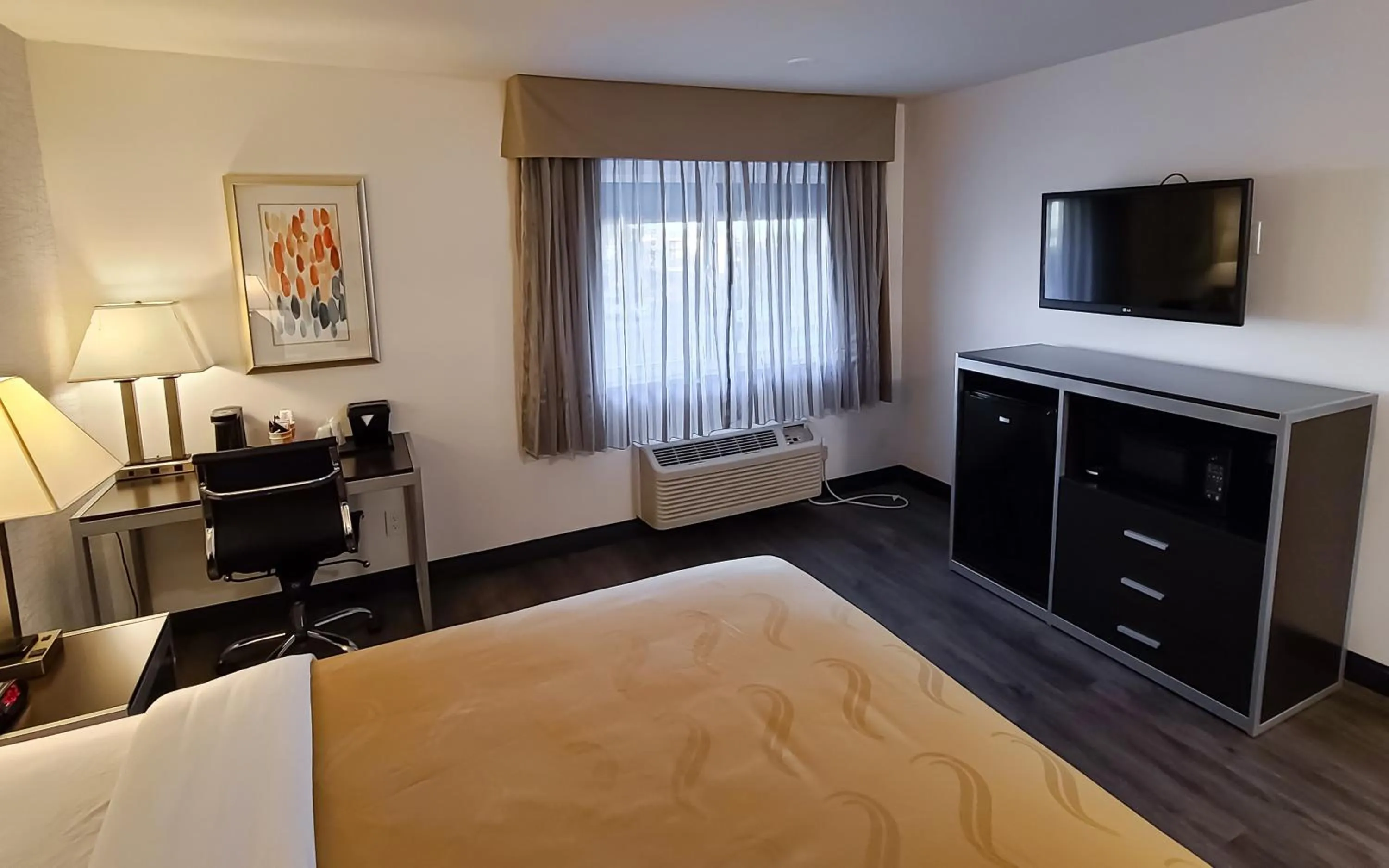 Bedroom, Bed in Quality Inn Burbank Airport