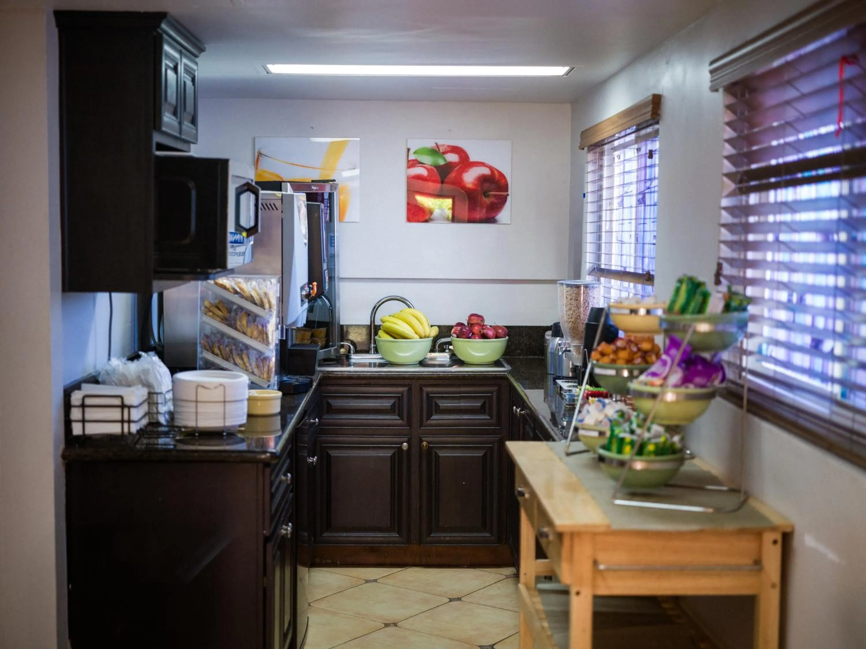 Breakfast in Quality Inn Burbank Airport