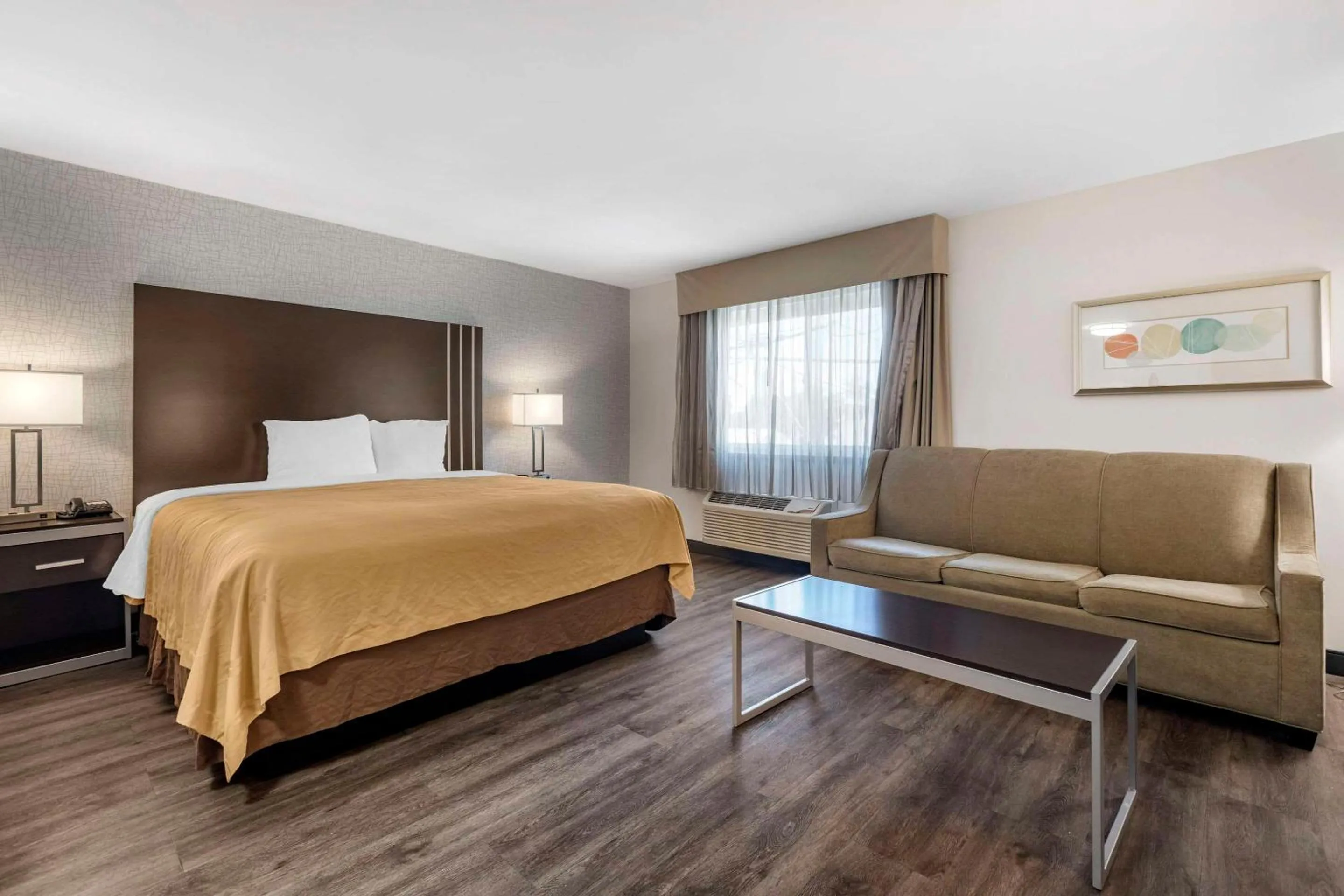 Bedroom, Bed in Quality Inn Burbank Airport