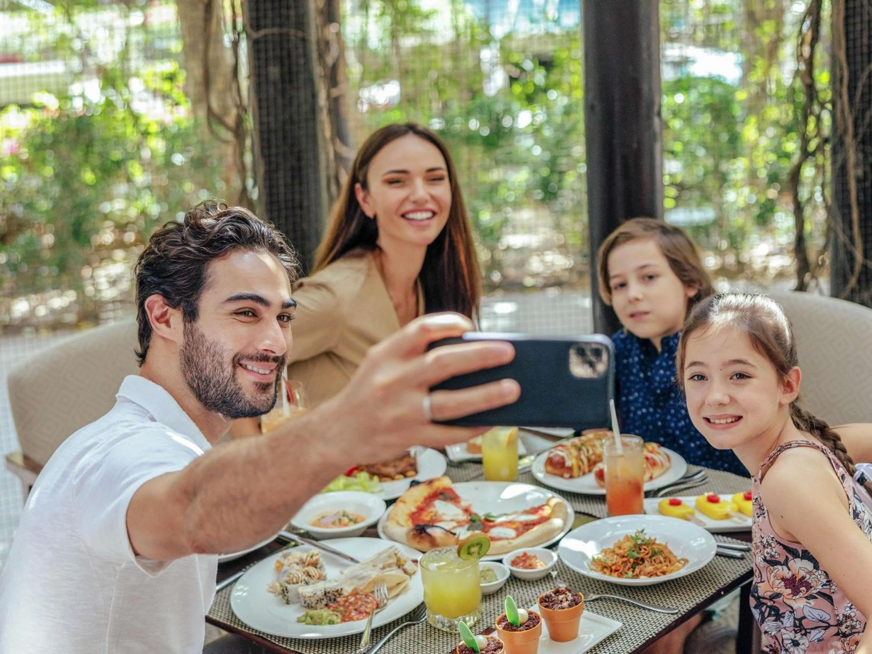 Restaurant/places to eat in Sofitel Dubai The Palm Resort & Spa