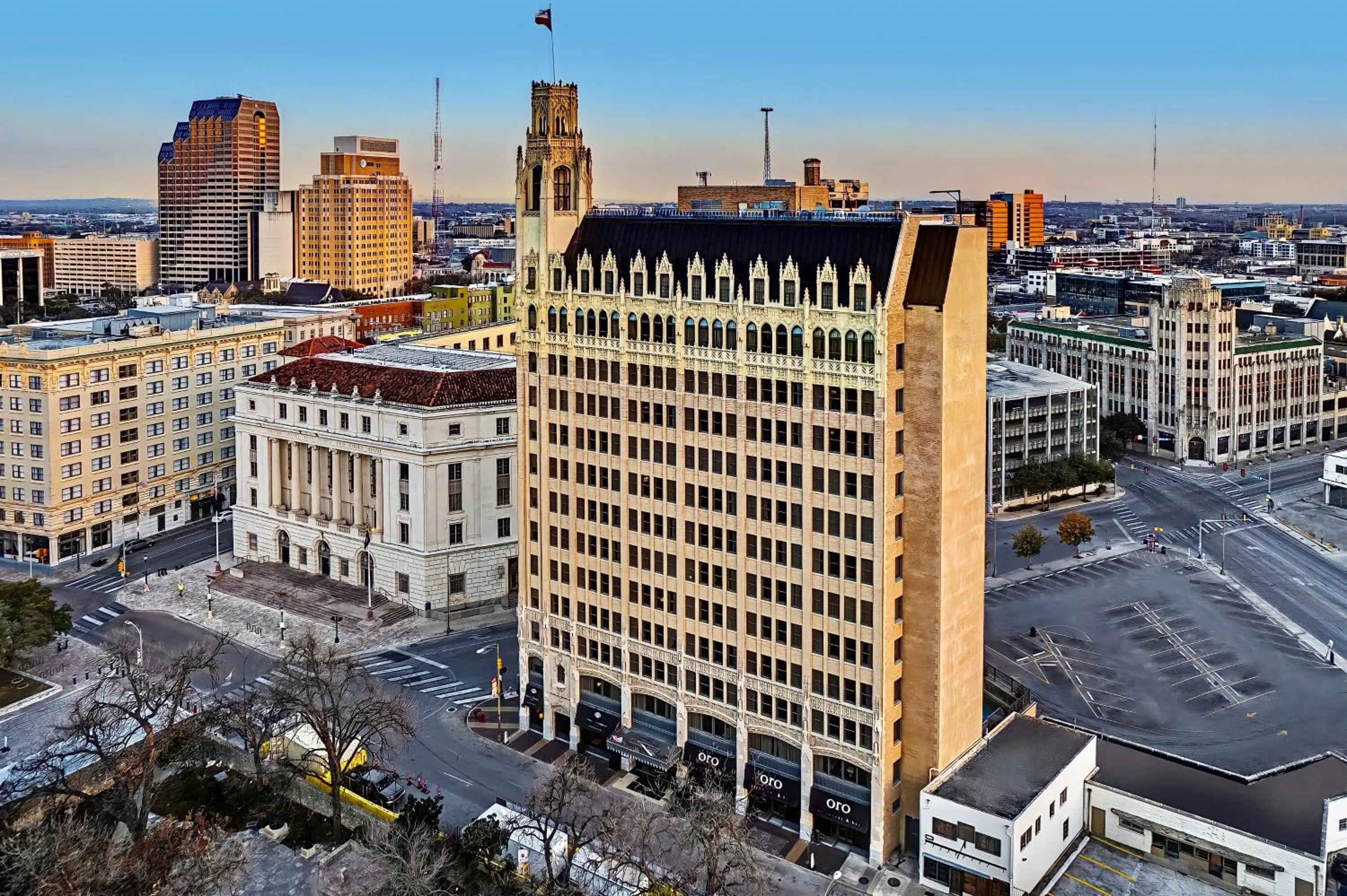 The Emily Morgan Hotel - A DoubleTree by Hilton