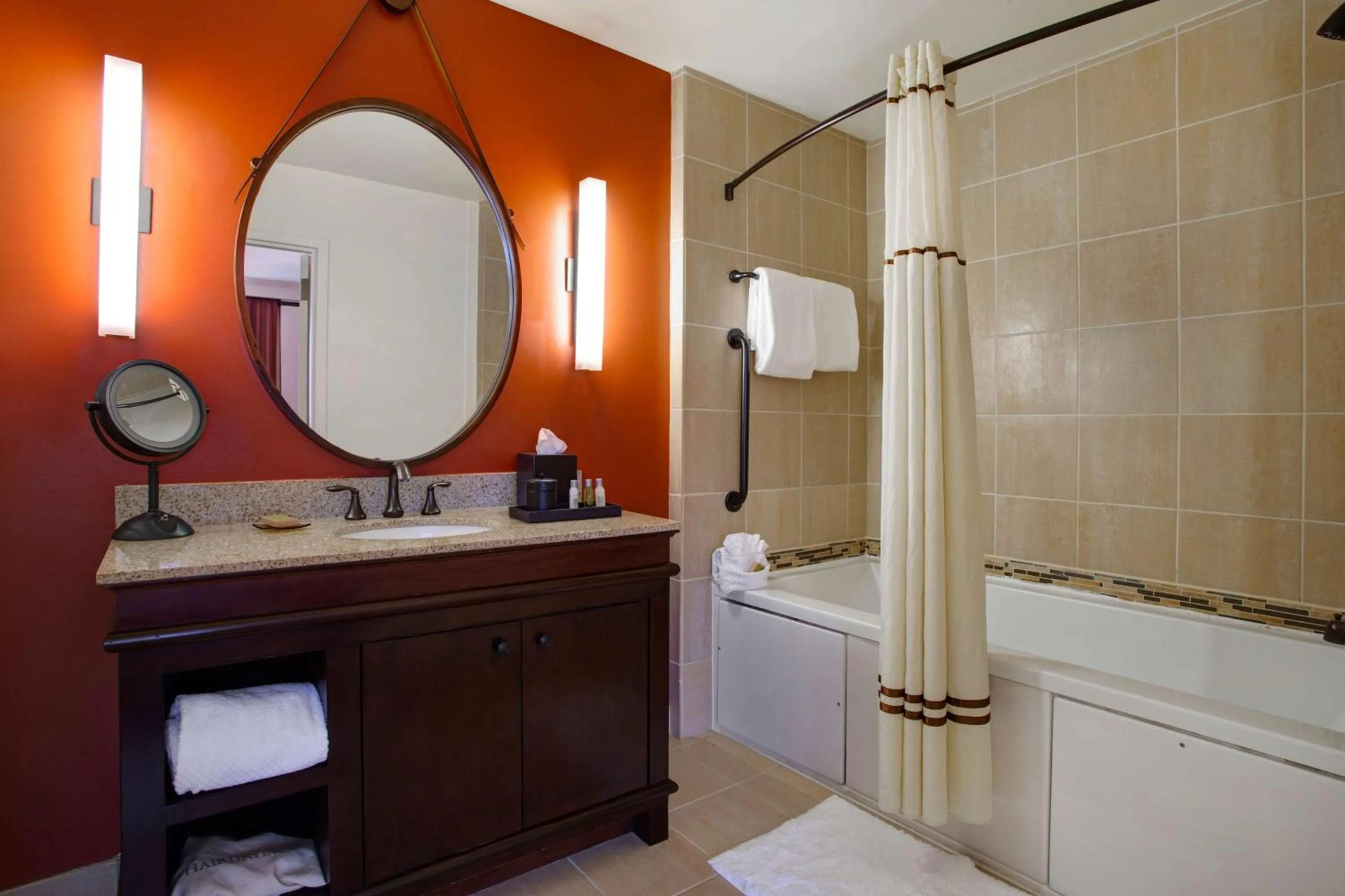 Bathroom in The Emily Morgan Hotel - A DoubleTree by Hilton