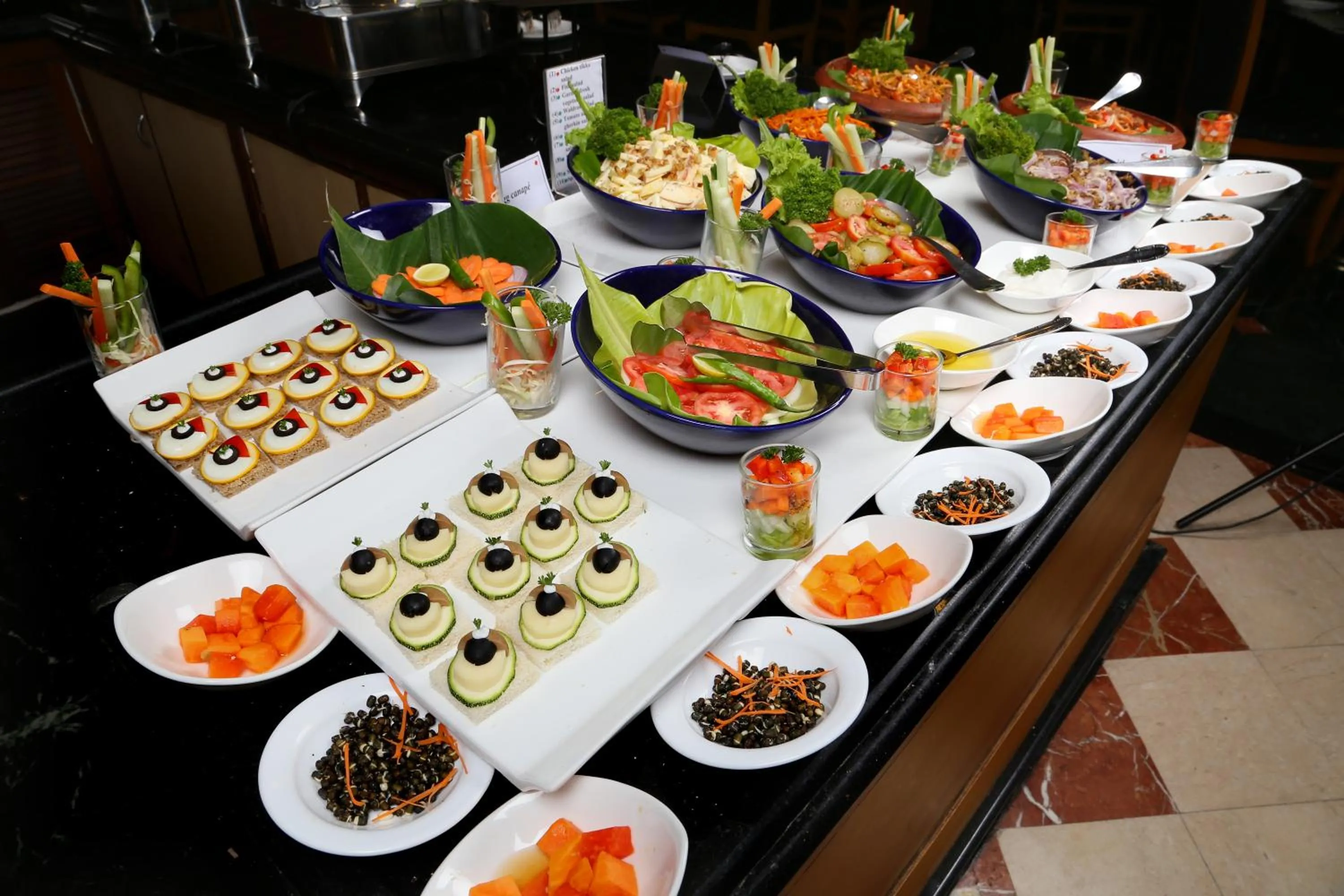 Continental breakfast in Gokulam Park Hotel & Convention Centre