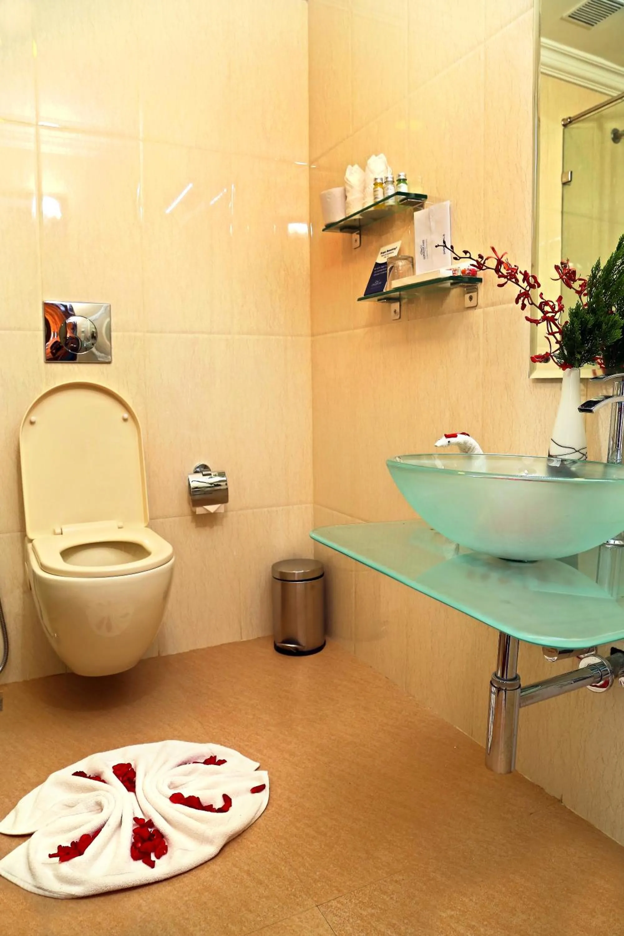 Bathroom in Gokulam Park Hotel & Convention Centre
