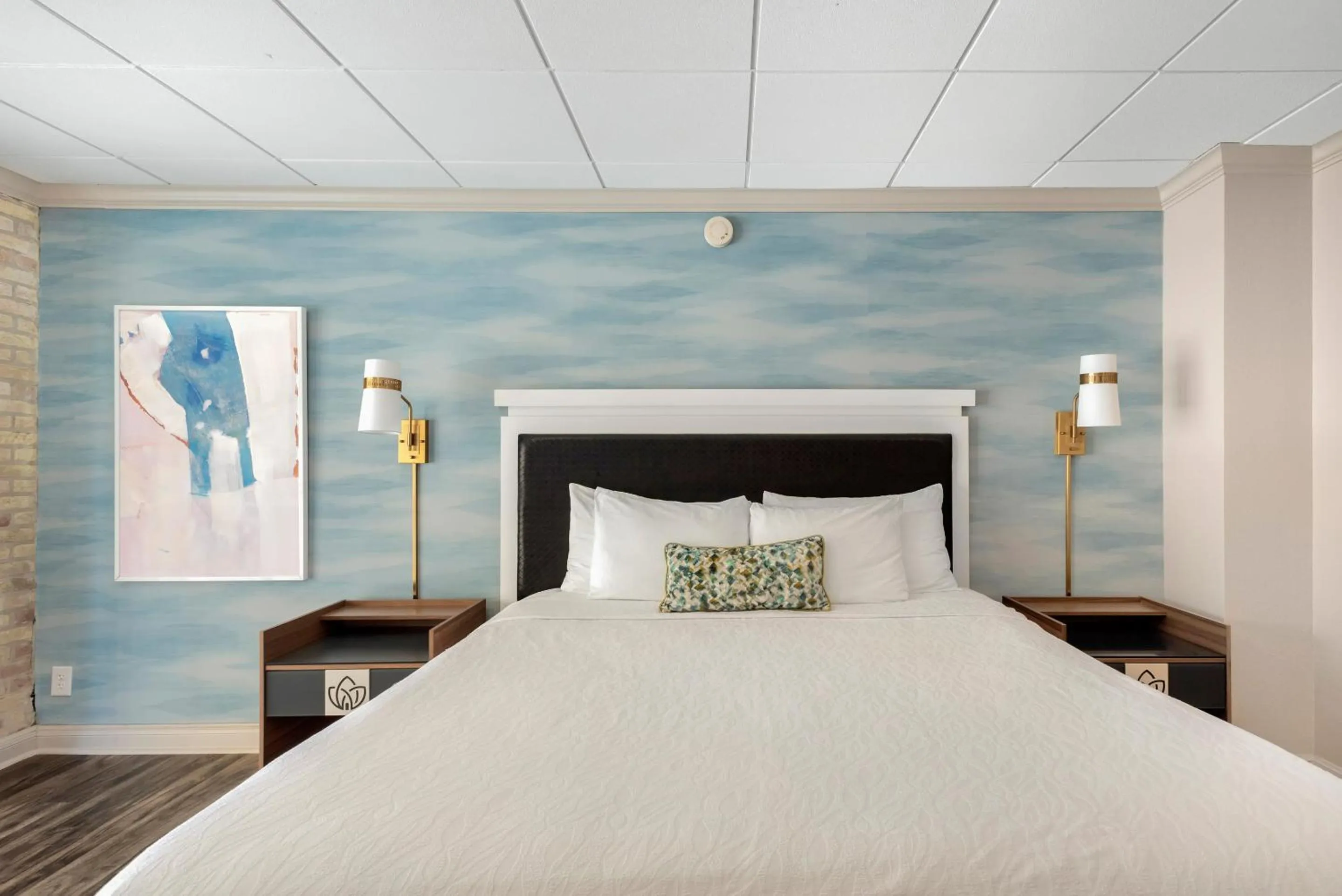 Bed in Riverwalk Plaza Hotel