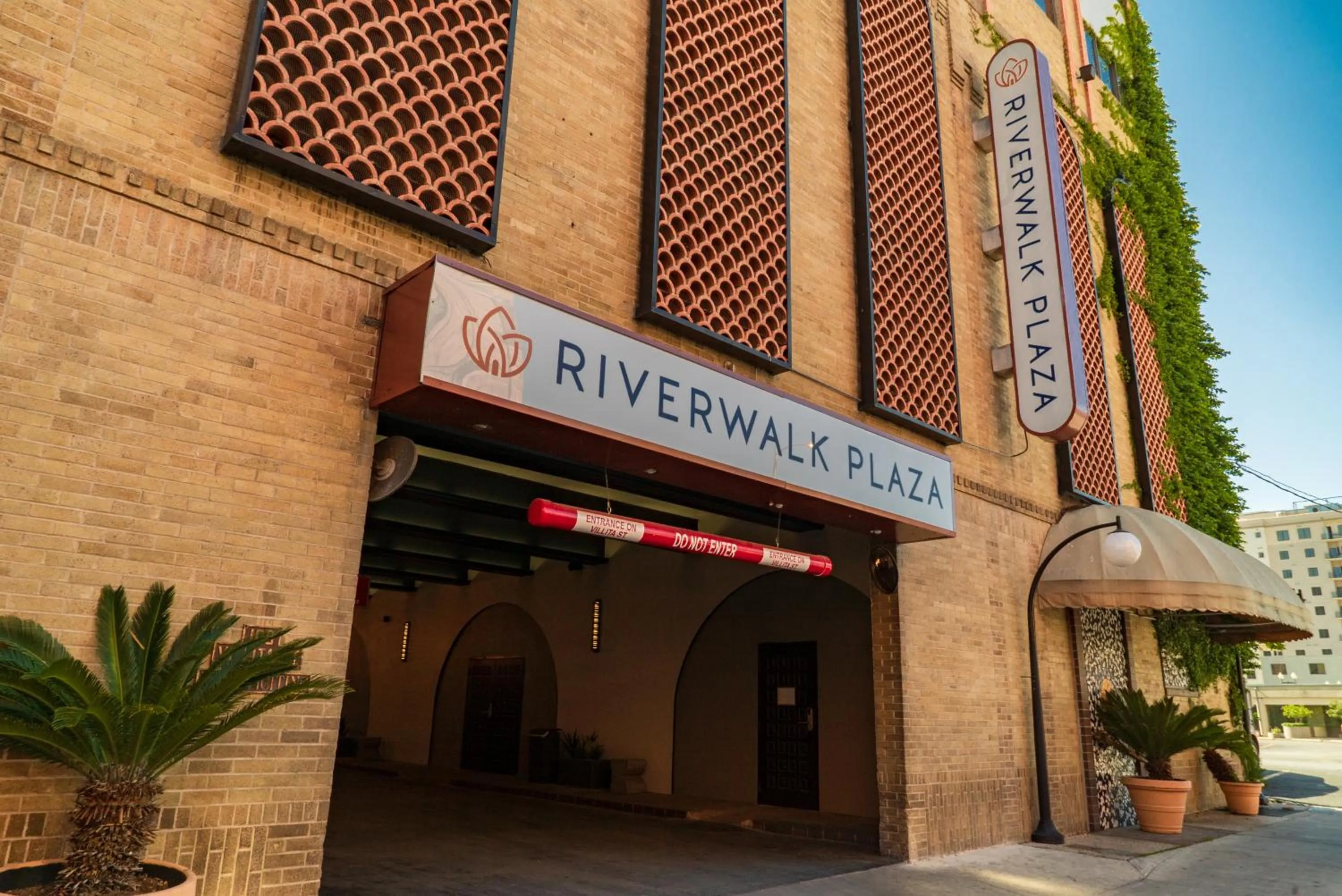 Property building in Riverwalk Plaza Hotel