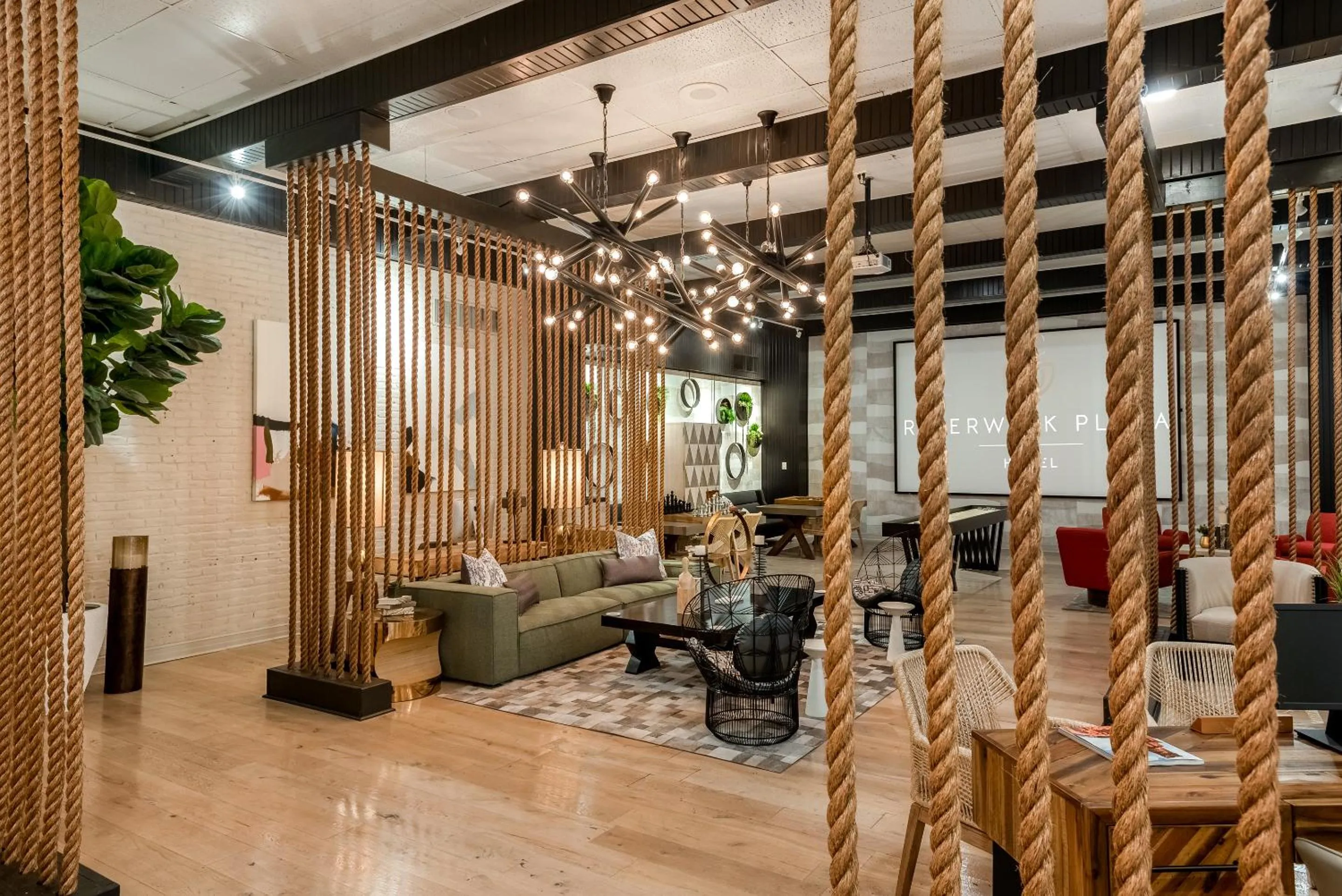 Communal lounge/ TV room in Riverwalk Plaza Hotel