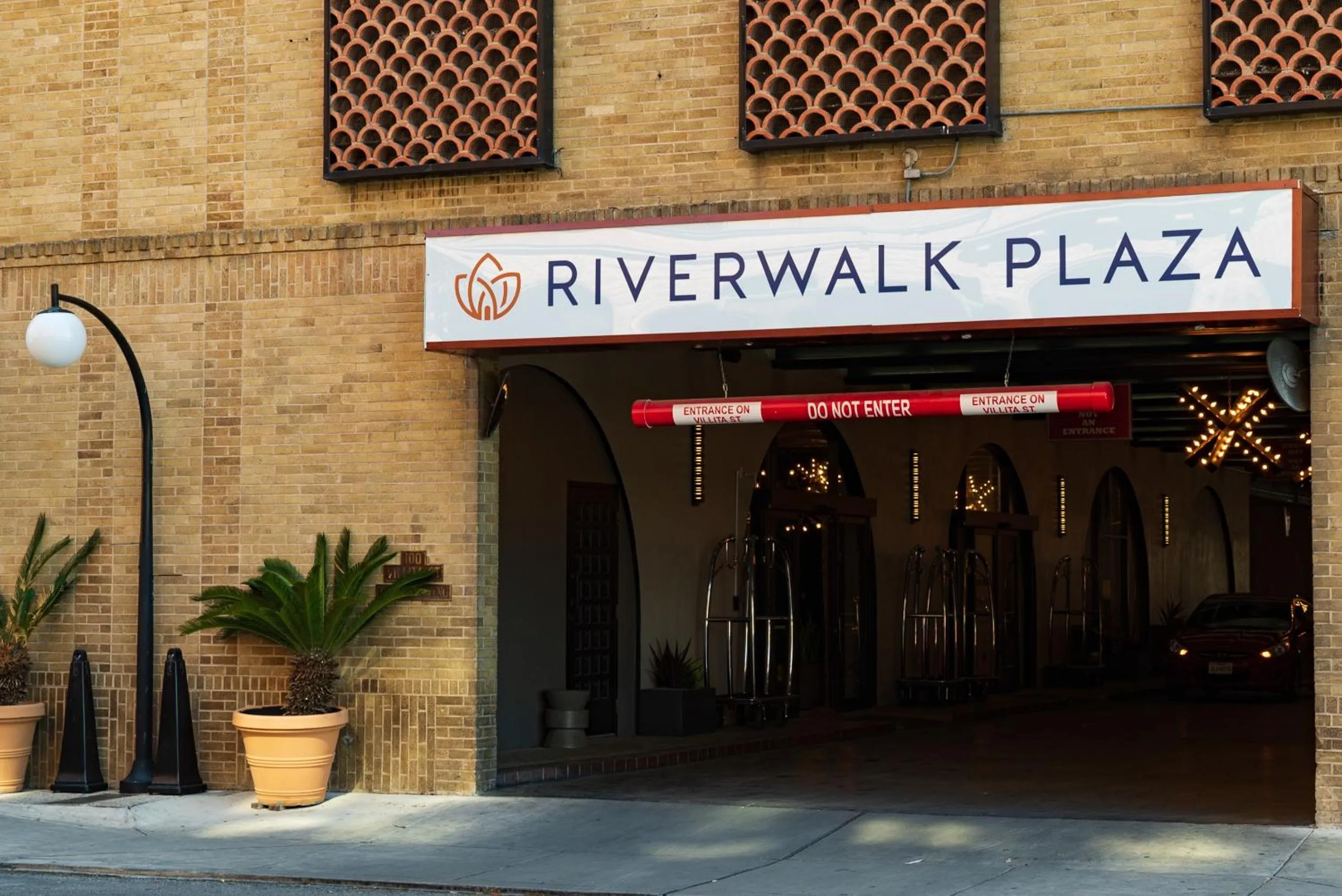 Property building in Riverwalk Plaza Hotel