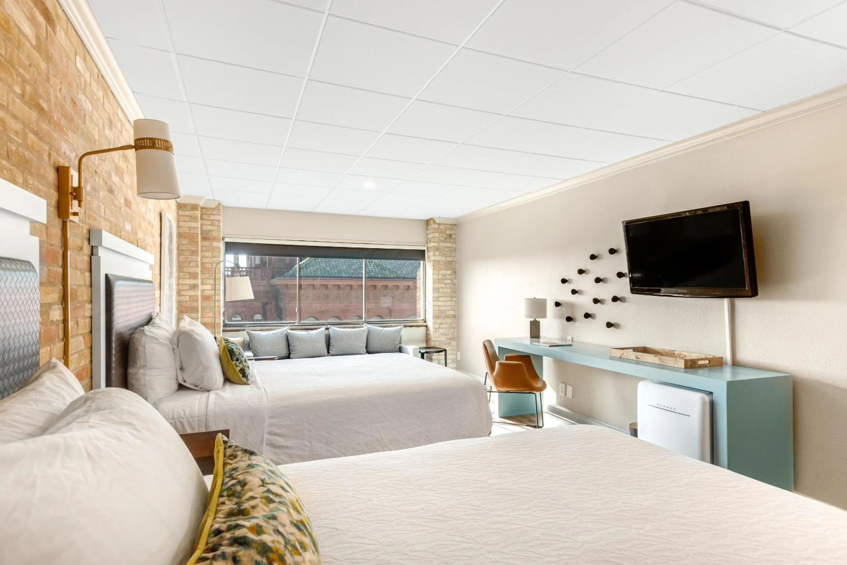 Bed in Riverwalk Plaza Hotel