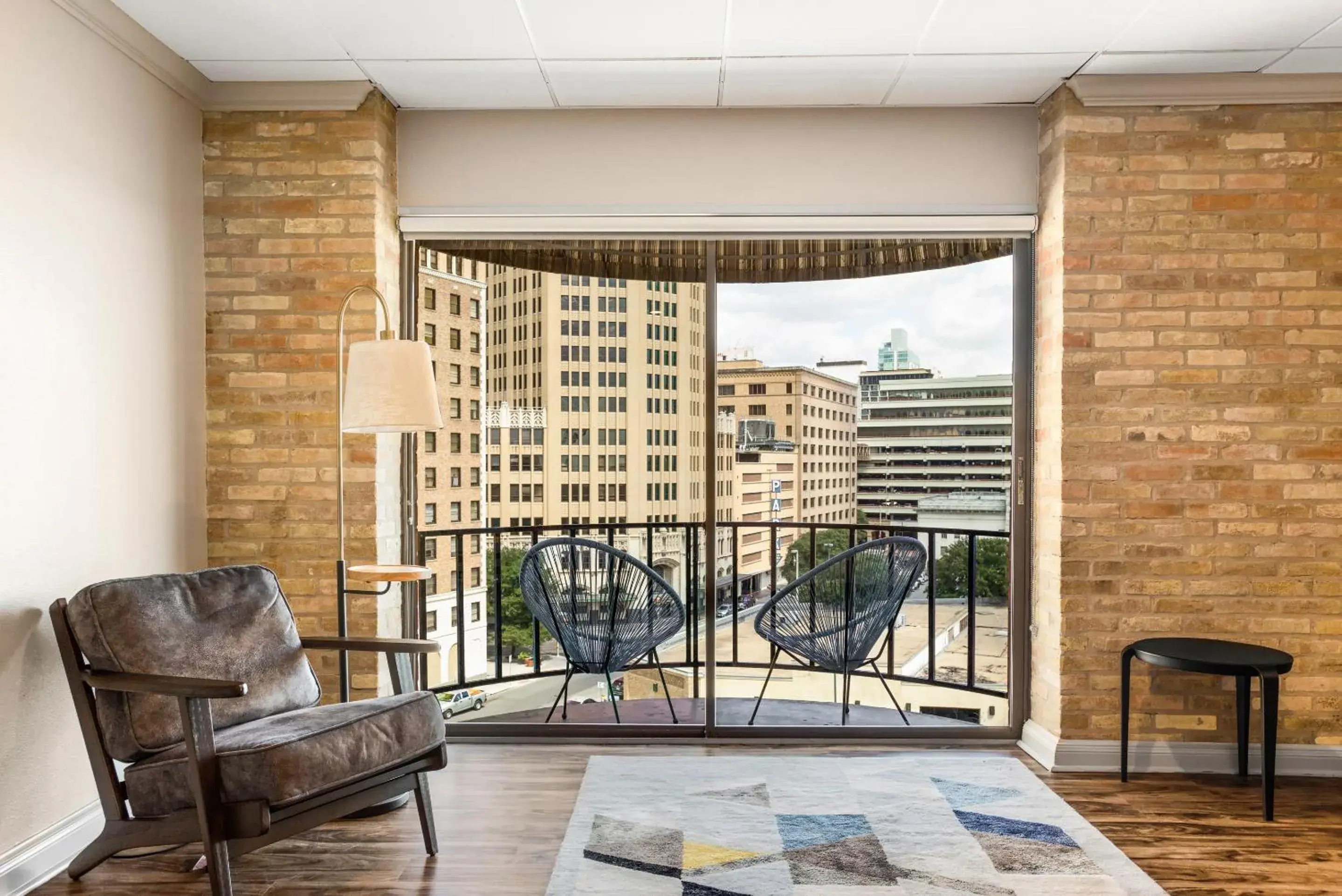 Junior Suite with Balcony in Riverwalk Plaza Hotel Junior Suite with Balcony in Riverwalk Plaza Hotel