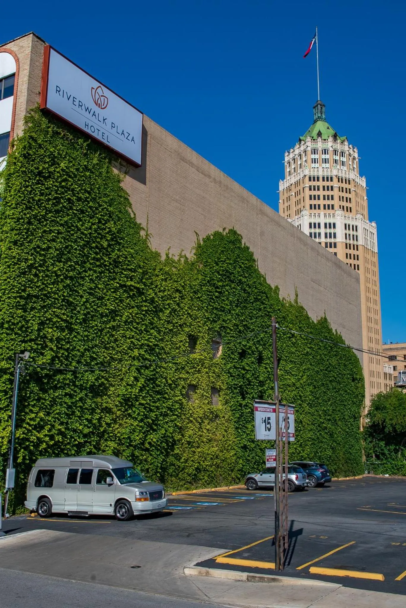 Property building in Riverwalk Plaza Hotel