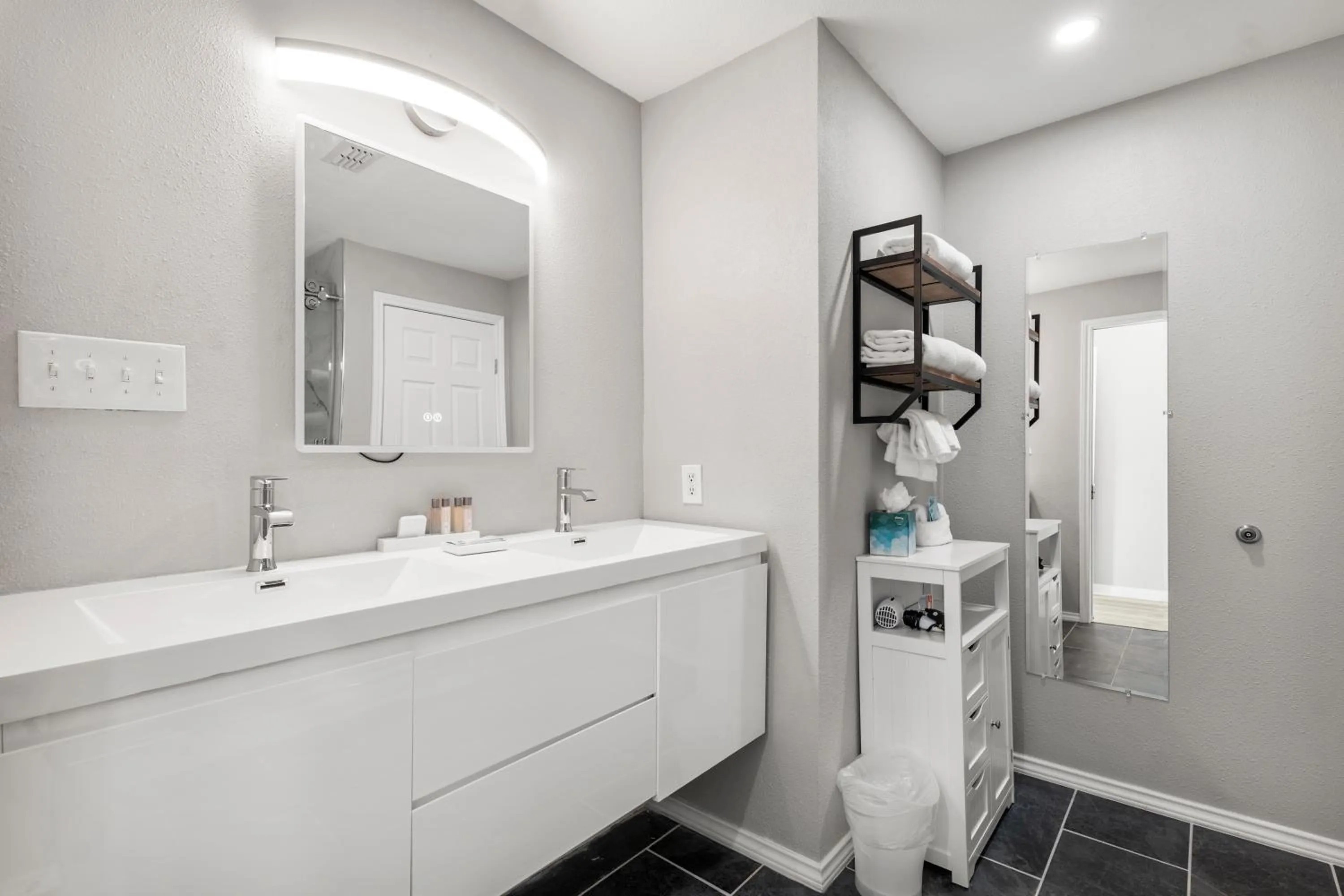 Riverwalk Plaza Hotel