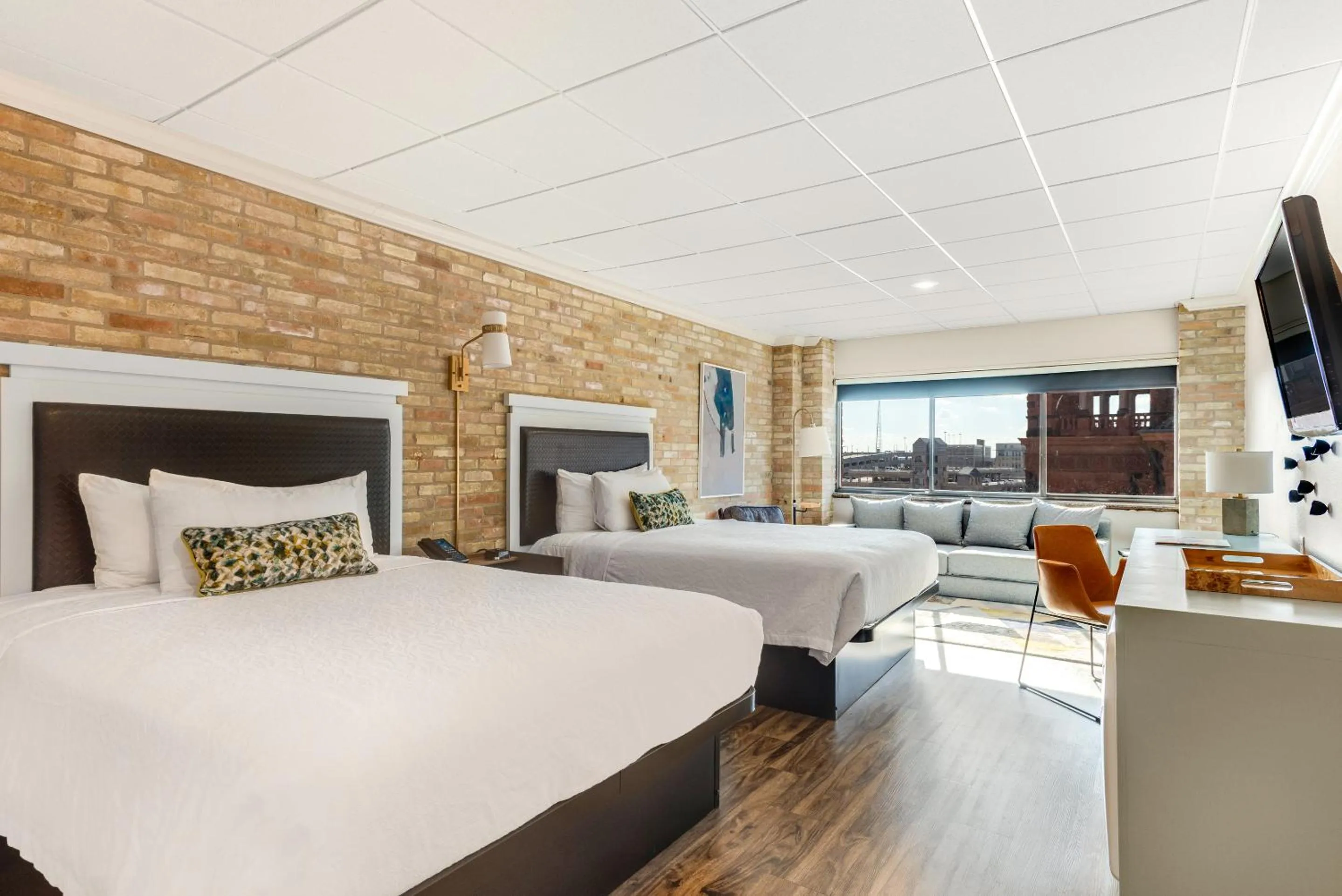 Bed in Riverwalk Plaza Hotel