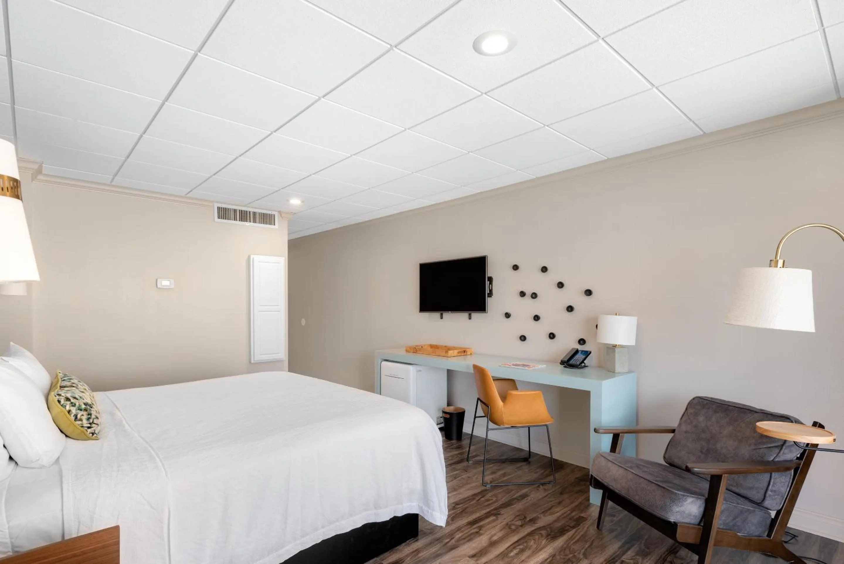 Bed in Riverwalk Plaza Hotel