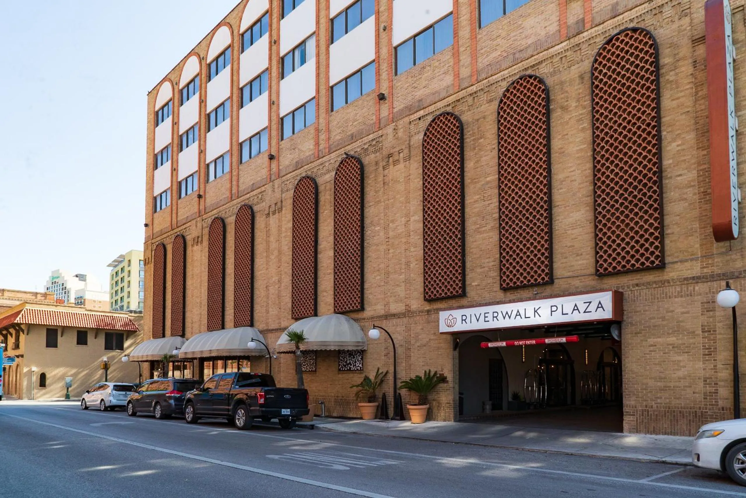 Property building in Riverwalk Plaza Hotel