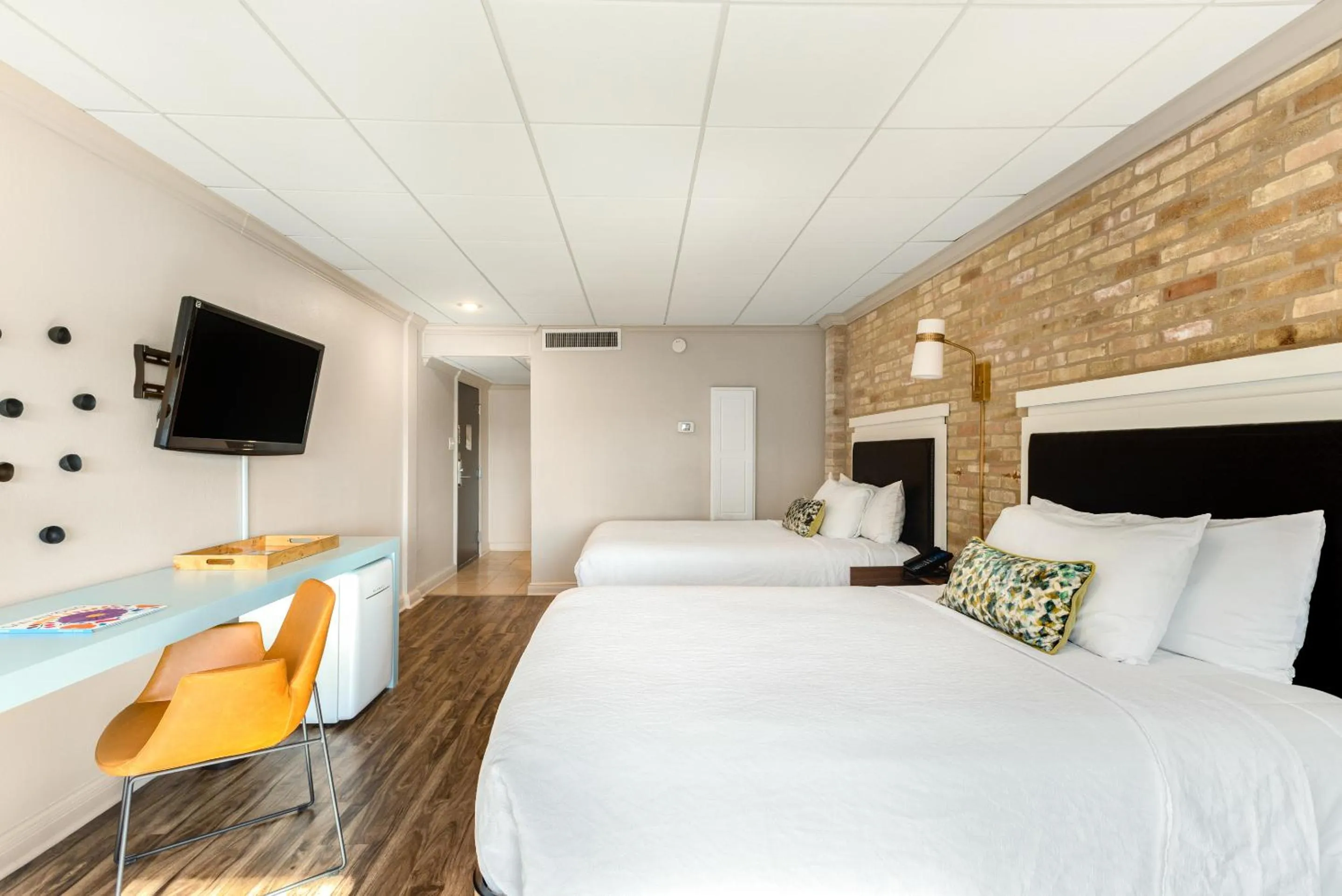 Bed in Riverwalk Plaza Hotel