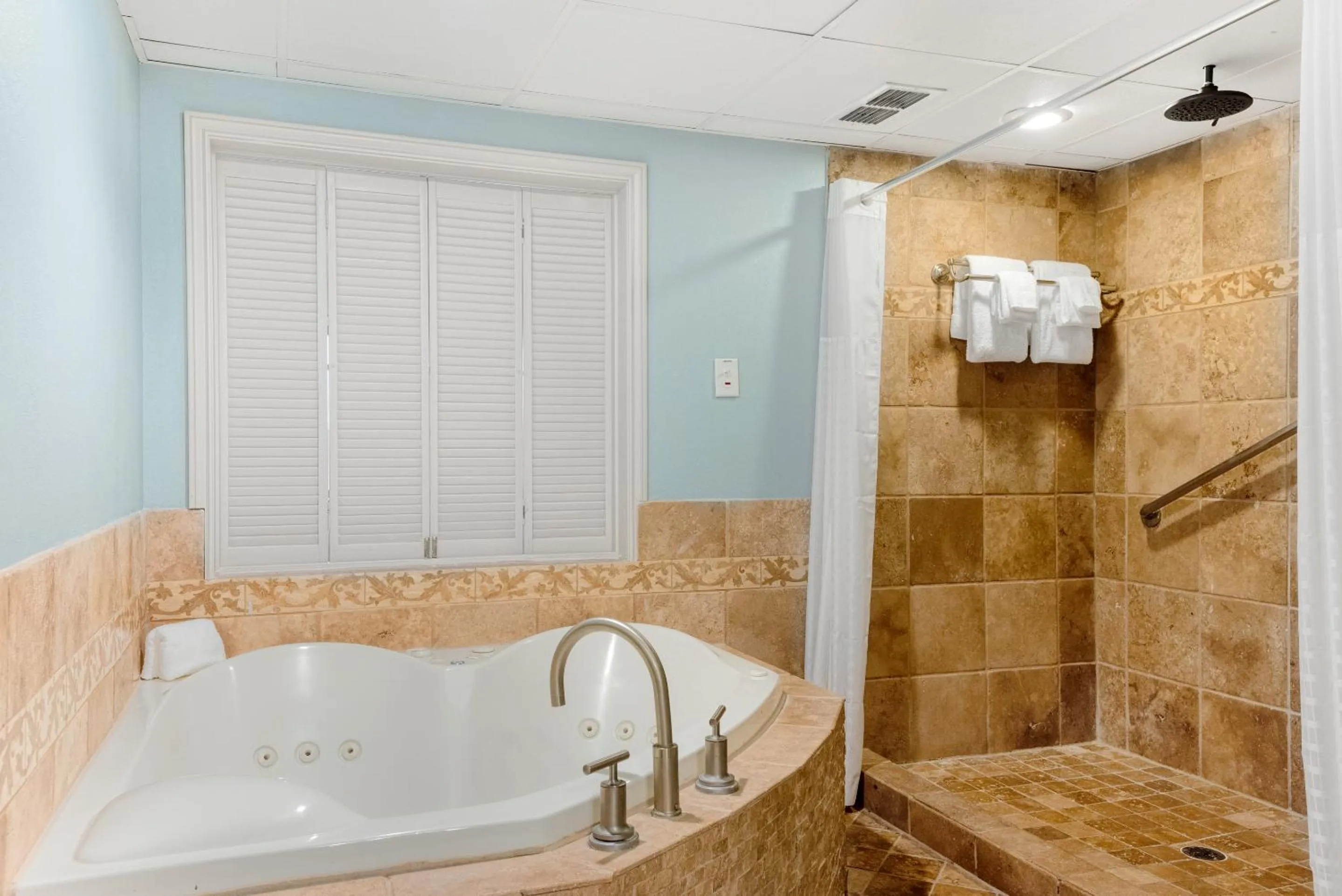 Riverwalk Plaza Hotel