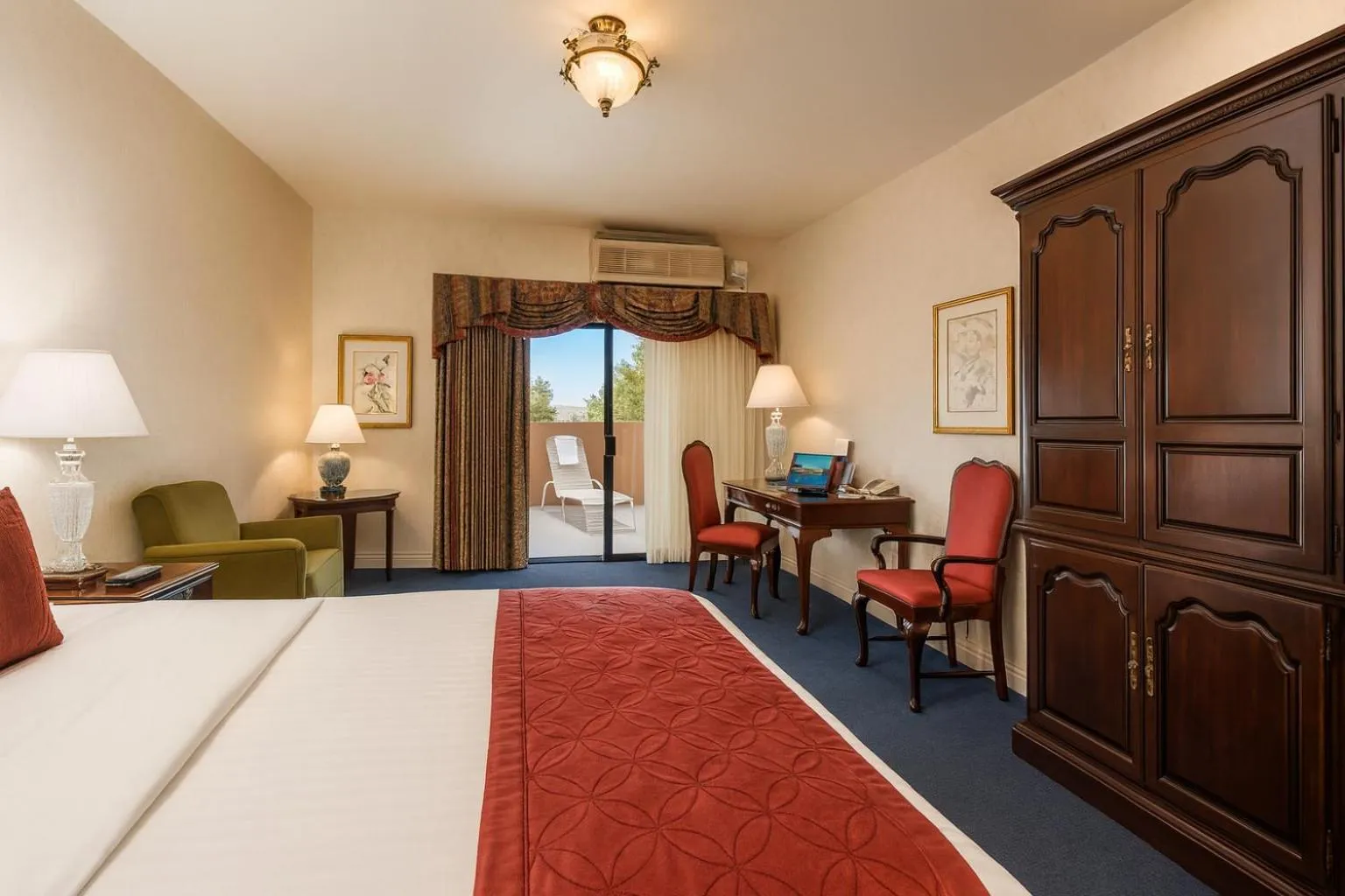 Bed in Carlyle Hotel