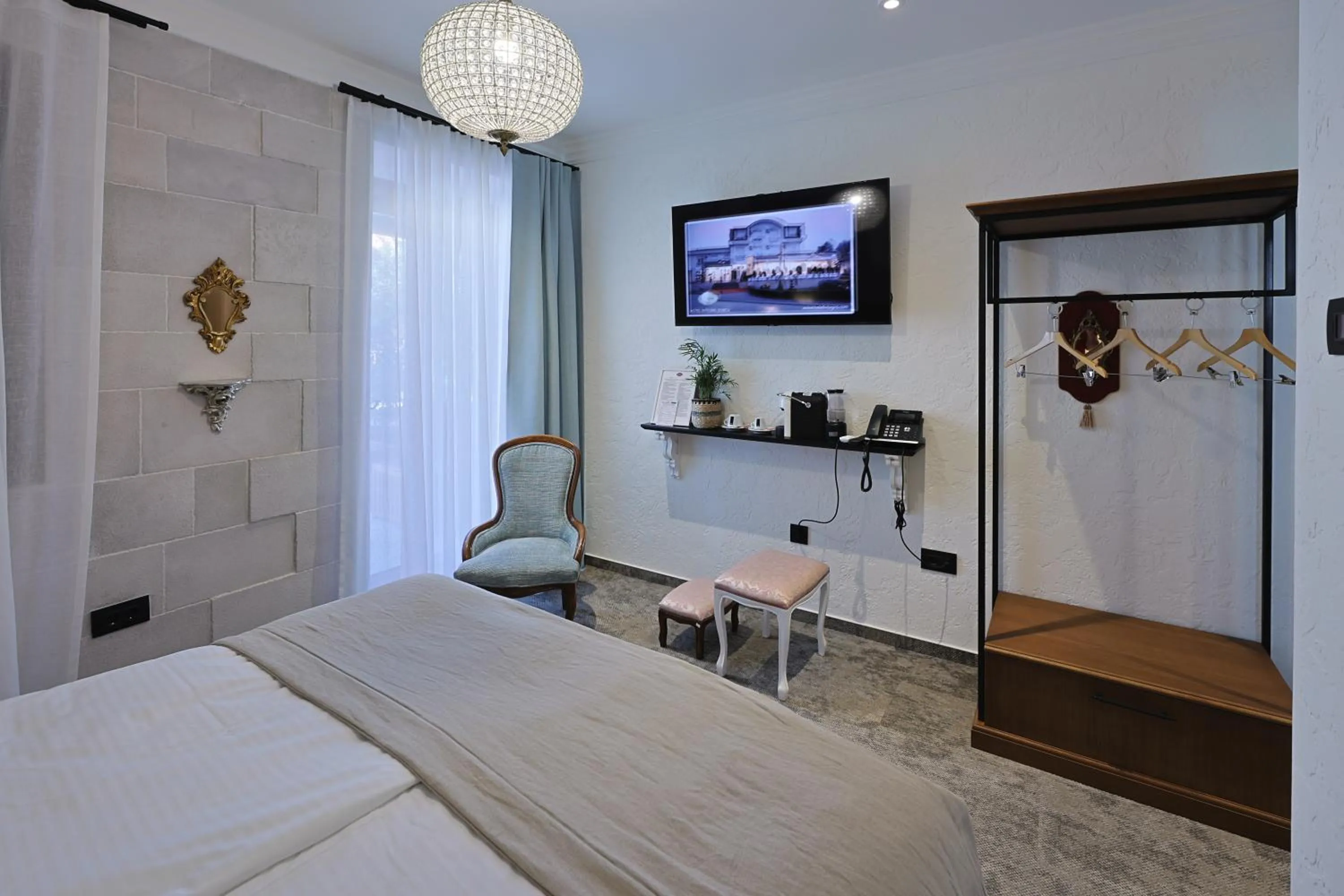 TV and multimedia, Bed in Integra Hotel