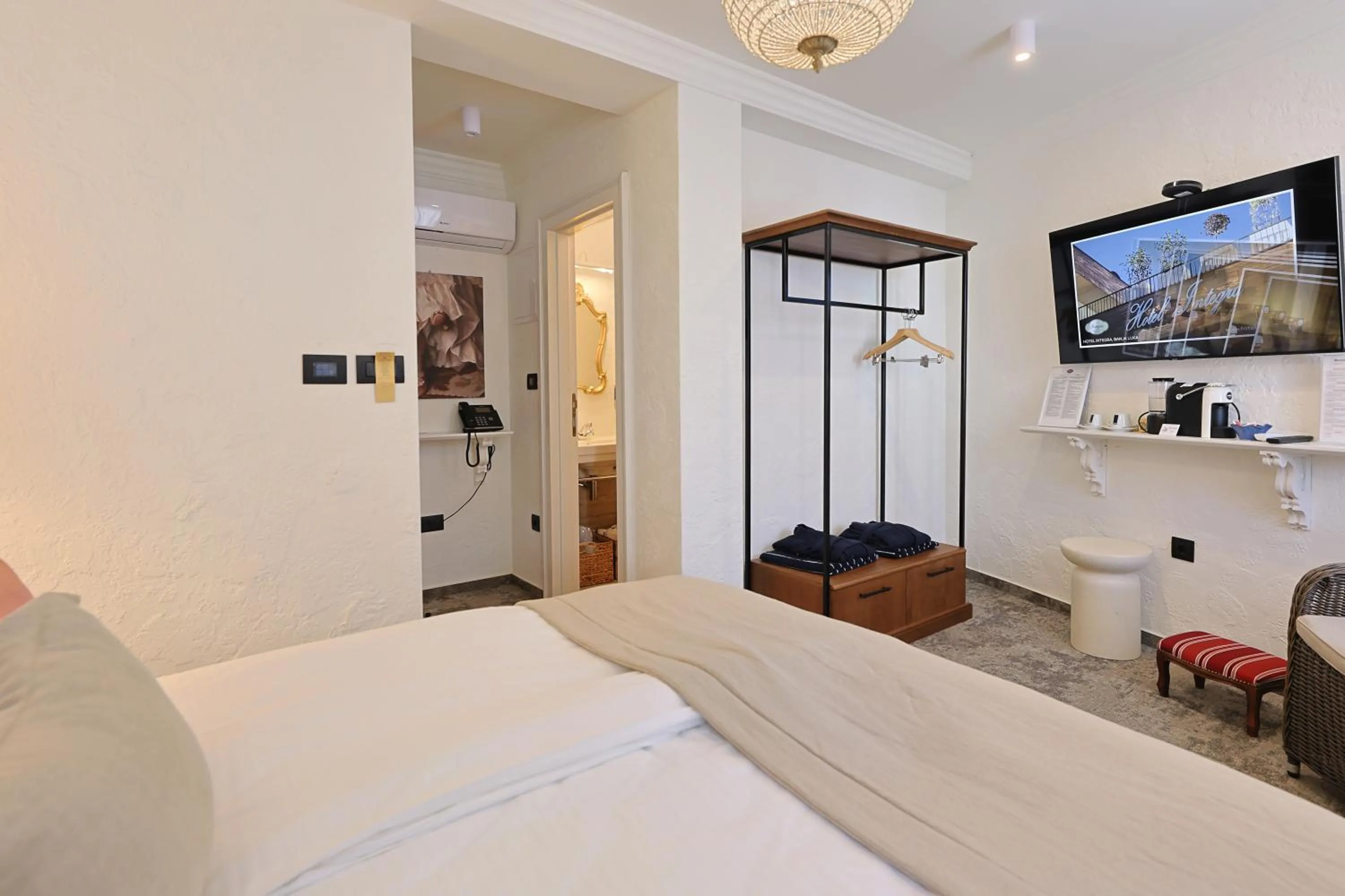 Bedroom, Bed in Integra Hotel