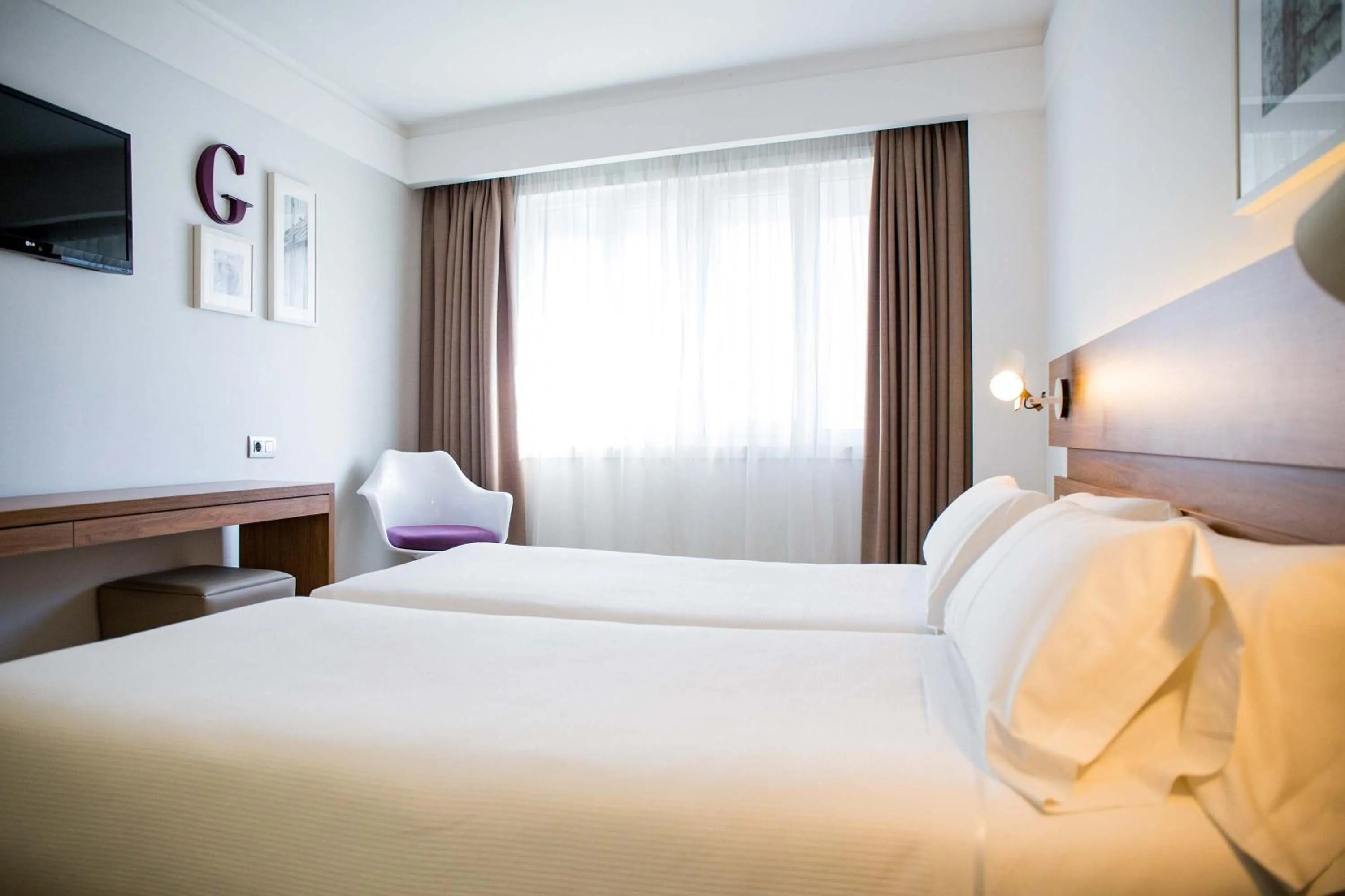 Bedroom, Bed in Hotel Gelmírez