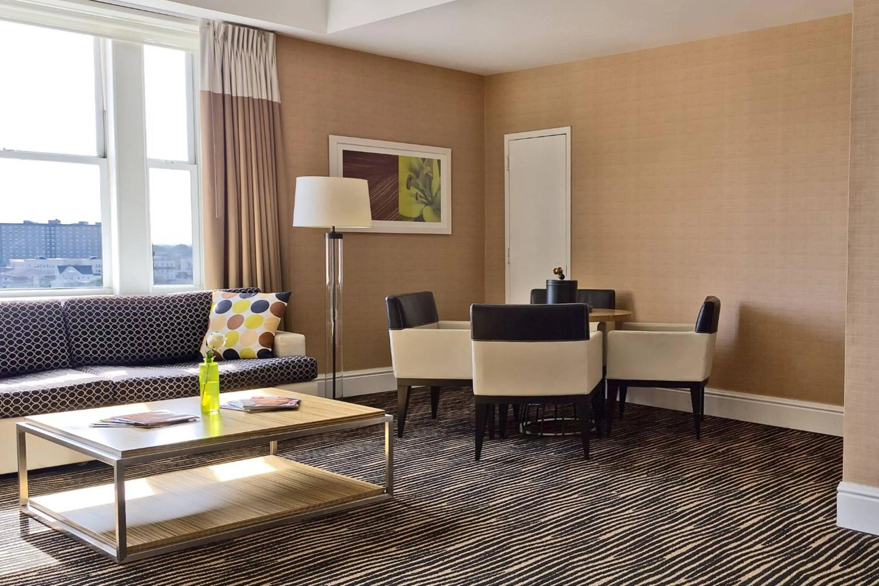 Living room in Berkeley Oceanfront Hotel