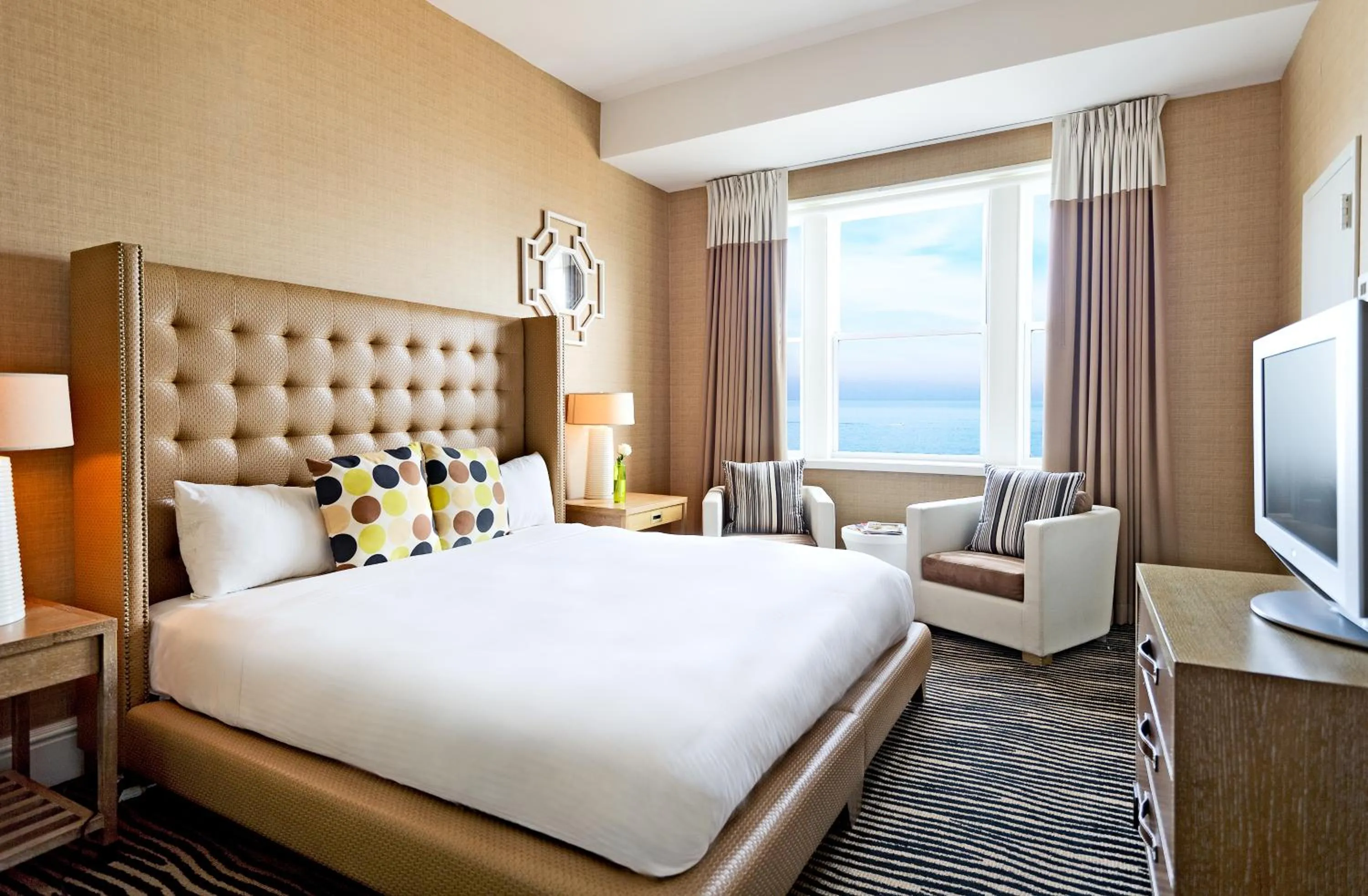 Bed in Berkeley Oceanfront Hotel