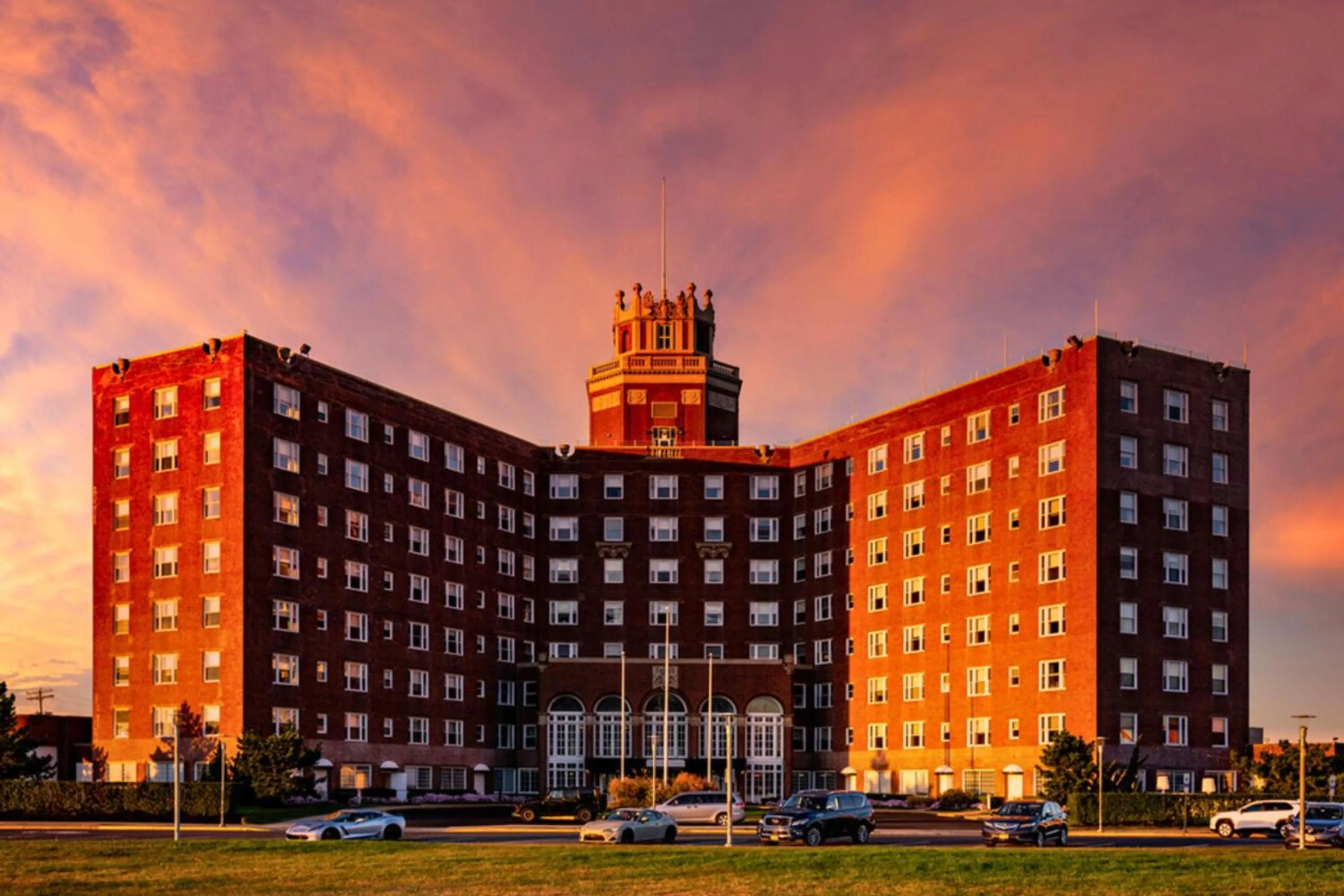 Property building in Berkeley Oceanfront Hotel