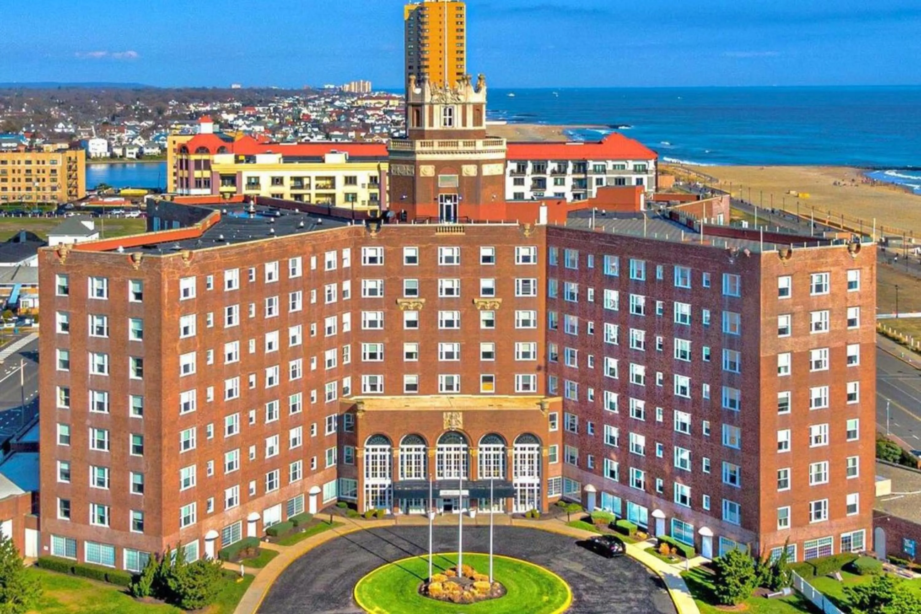 Property building in Berkeley Oceanfront Hotel