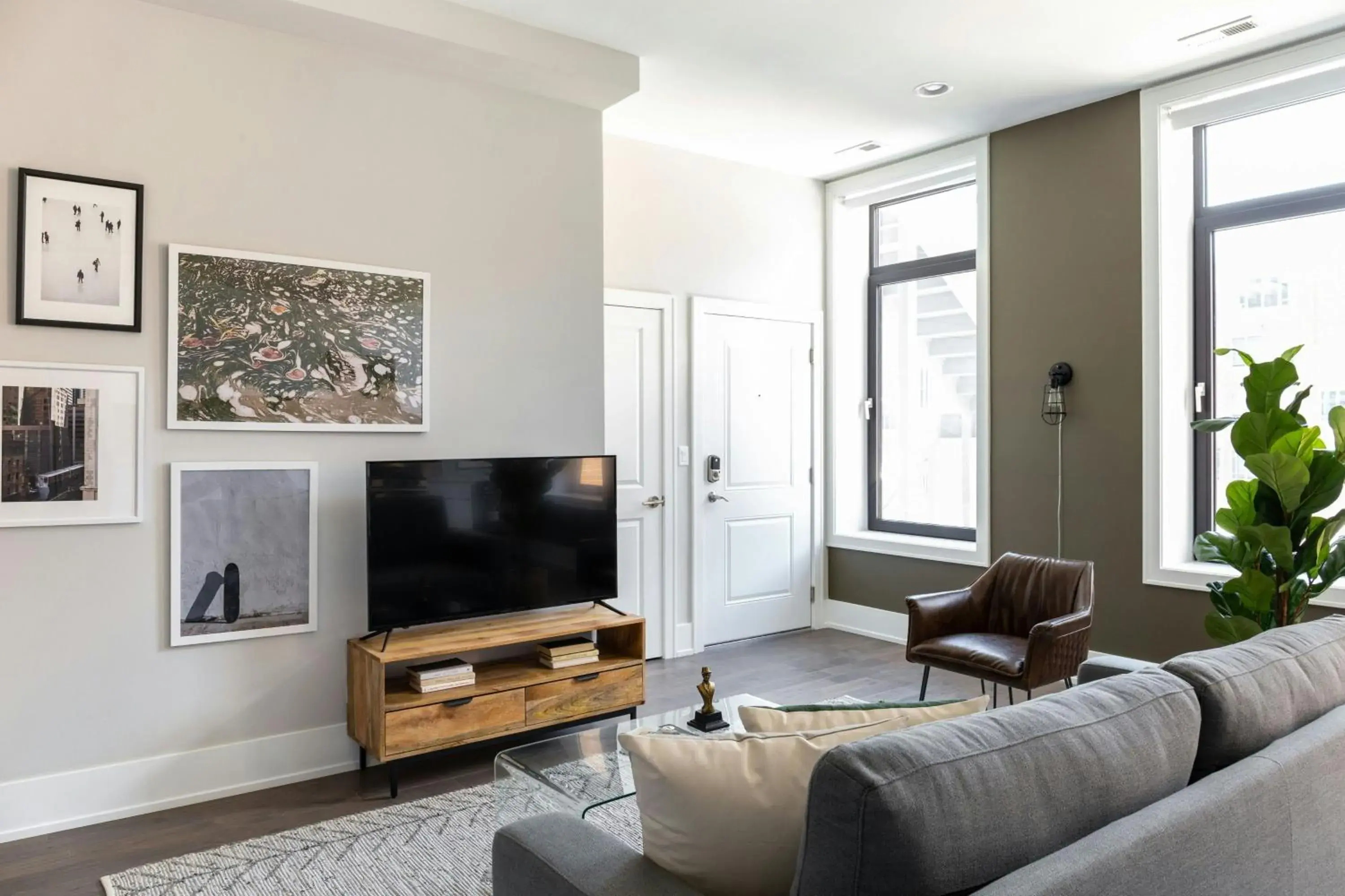 One-Bedroom Apartment with Queen and Sofa Bed in Sonder by Marriott Bonvoy Greektown Apartments One-Bedroom Apartment with Queen and Sofa Bed in Sonder by Marriott Bonvoy Greektown Apartments