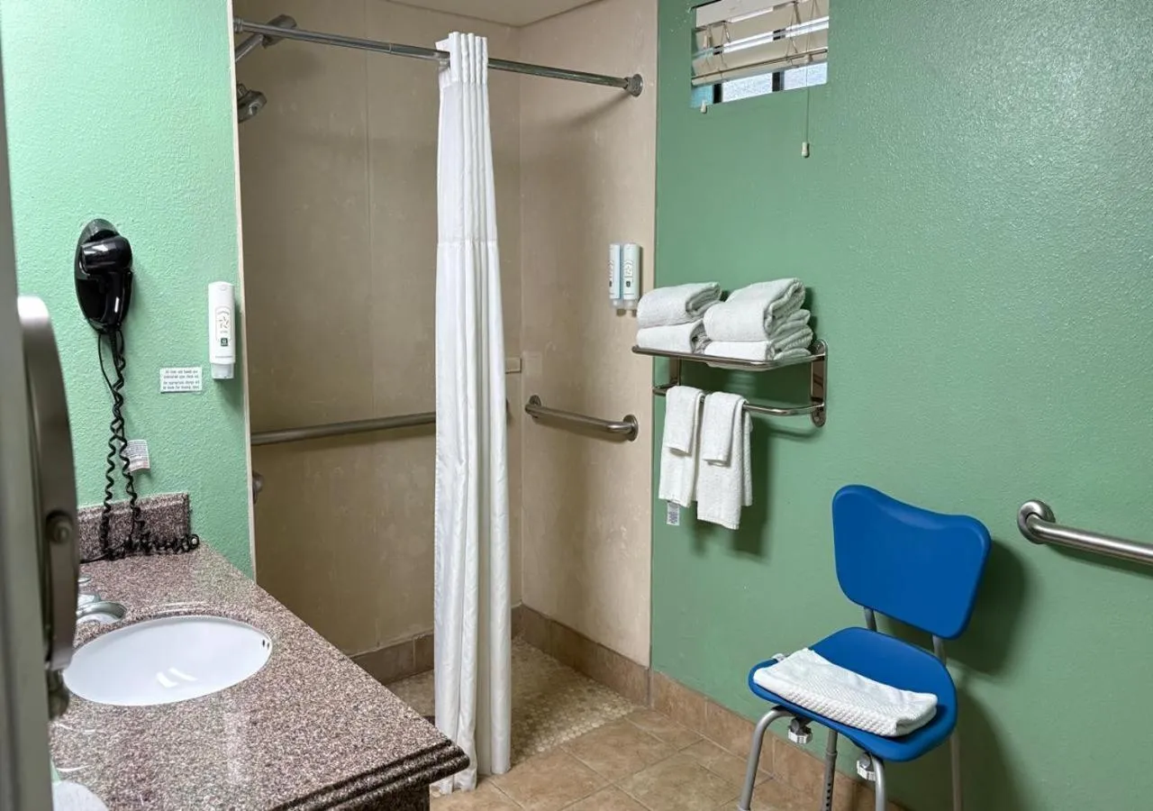 Bathroom in Quality Inn Hemet - San Jacinto