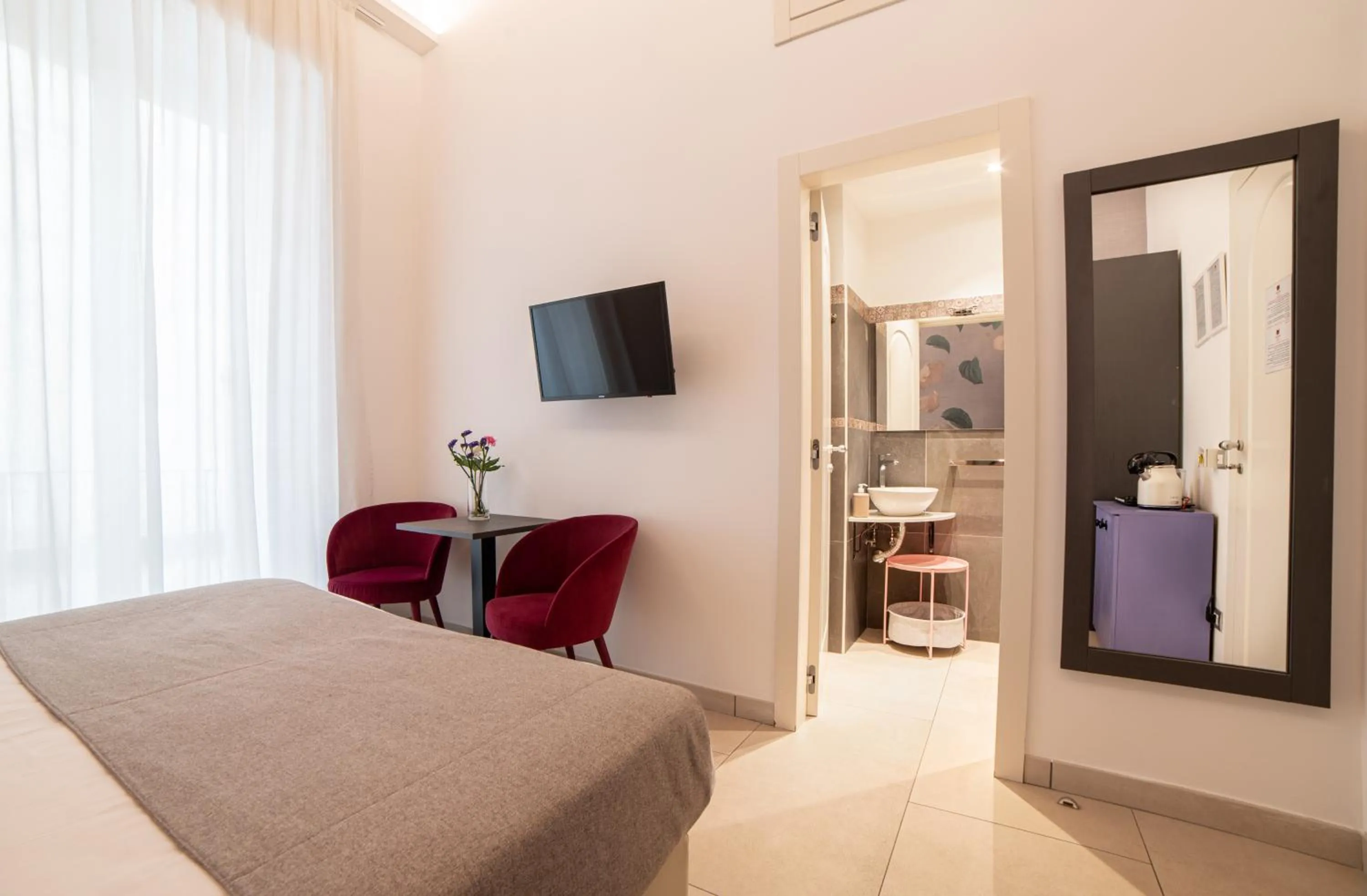 Photo of the whole room, Bed in B&B Napoli Time