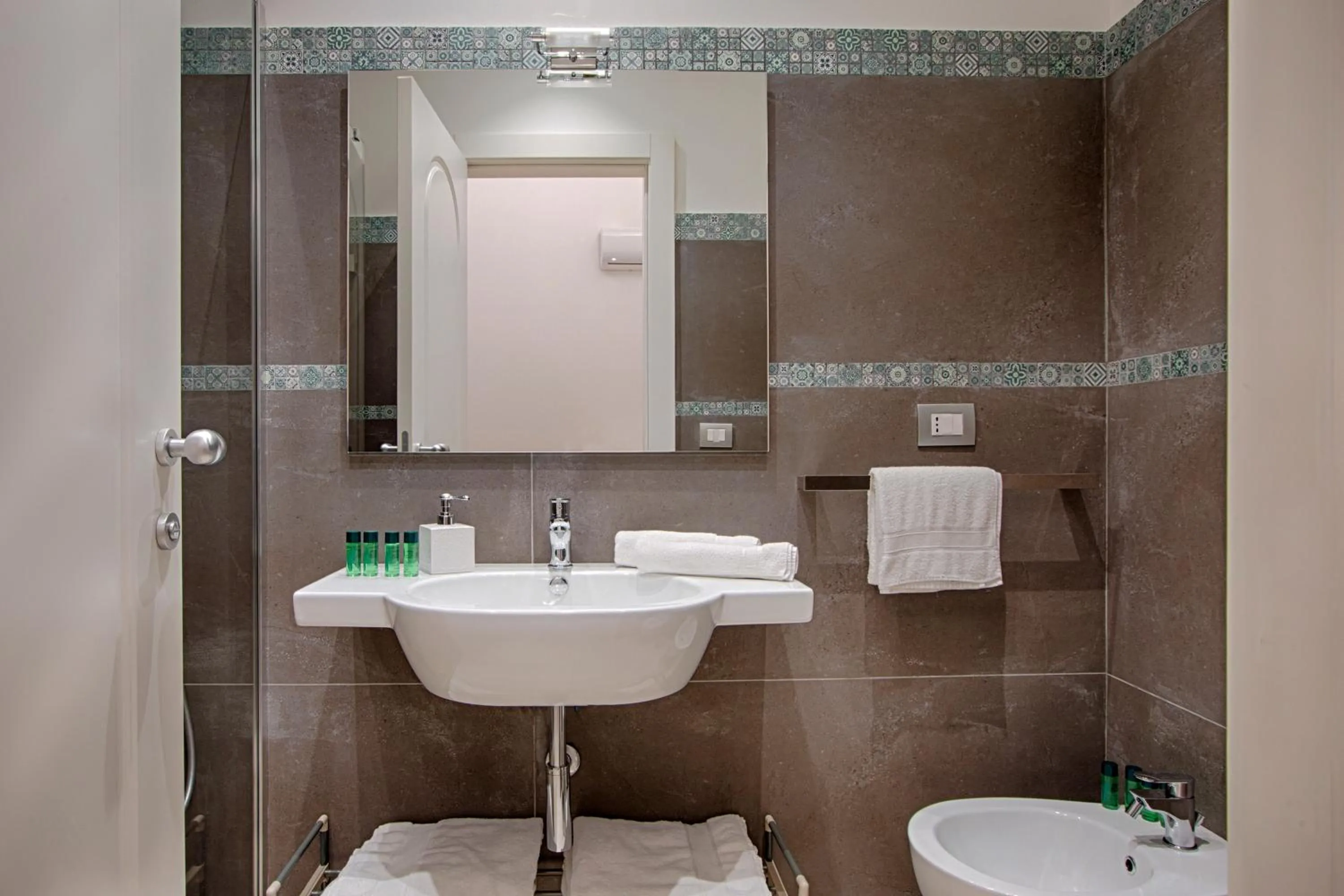 Bathroom in B&B Napoli Time